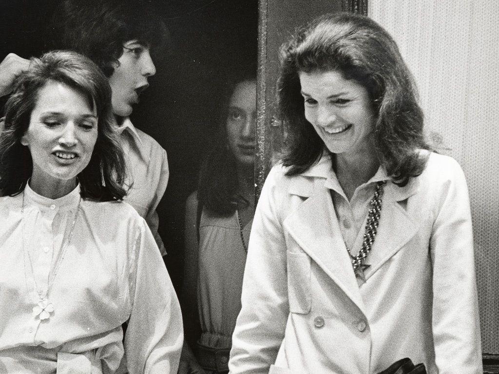 1024x768 Jackie Kennedy Onassis and Lee Radziwill's Relationship