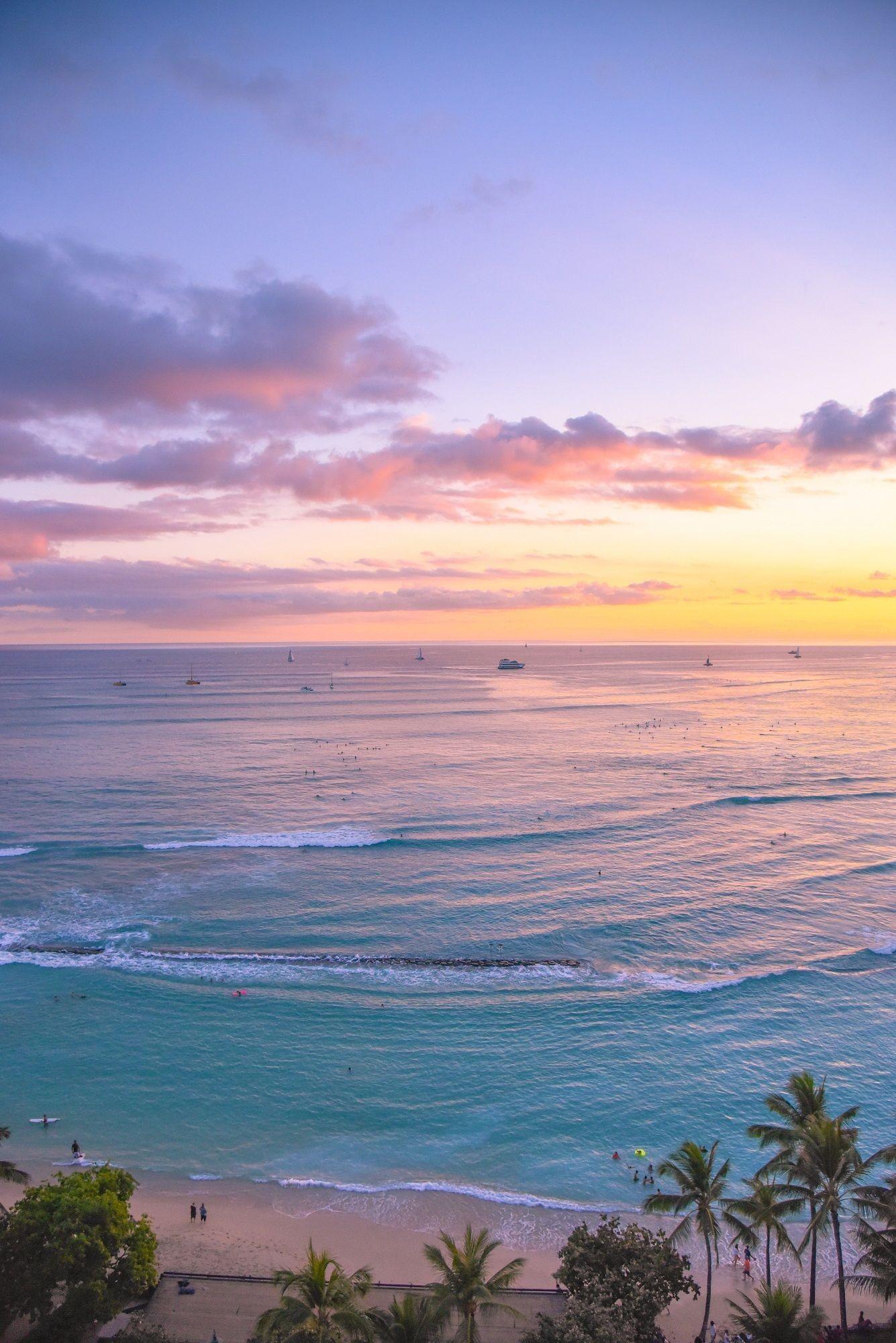 1335x2000 Beach Waikiki Scene Reflection Lwaikiki Hawaii Wallpaper Beaches