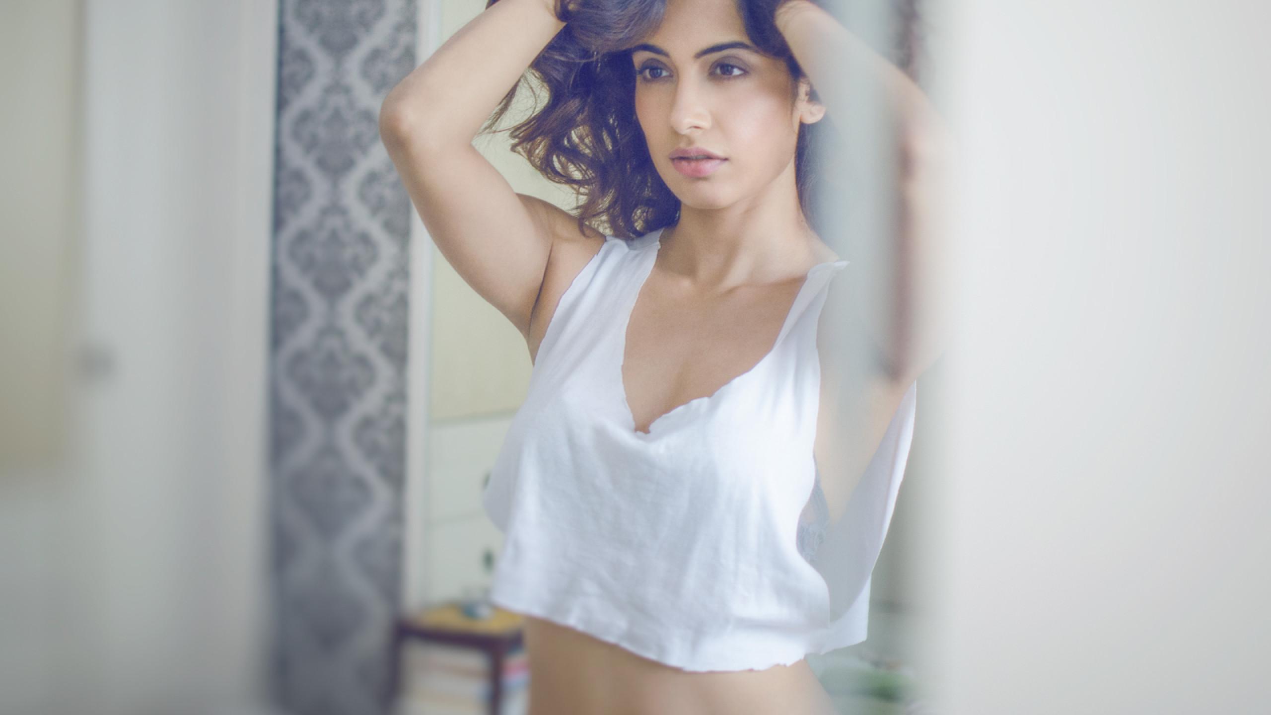2560x1440 Sarah Jane Dias Hot Crop Top Pics 1440P Resolution Wallpaper, HD Indian Celebrities 4K Wallpaper, Image, Photo and Background