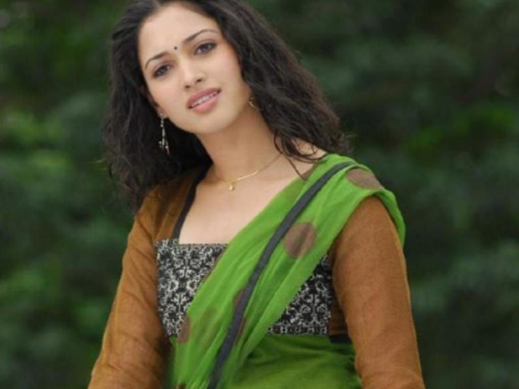 1024x768 beautiful indian girl HD wallpaper 1080p, green, beauty, photo shoot, photography, sari