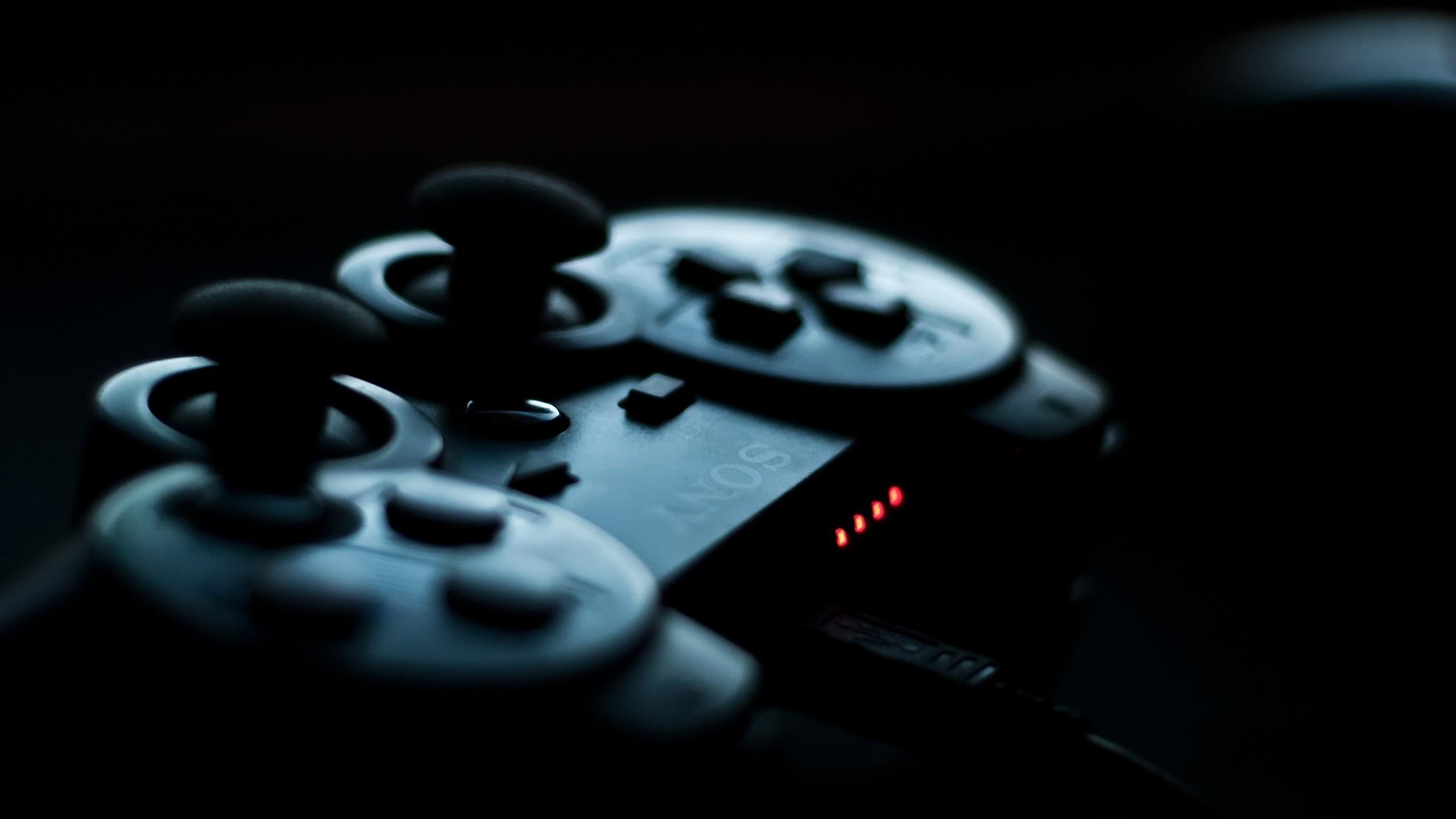 2560x1440 #Sony, #PlayStation, #depth of field, #controllers, #black, #video games, #PlayStation #technology wallpaper HD Wallpaper