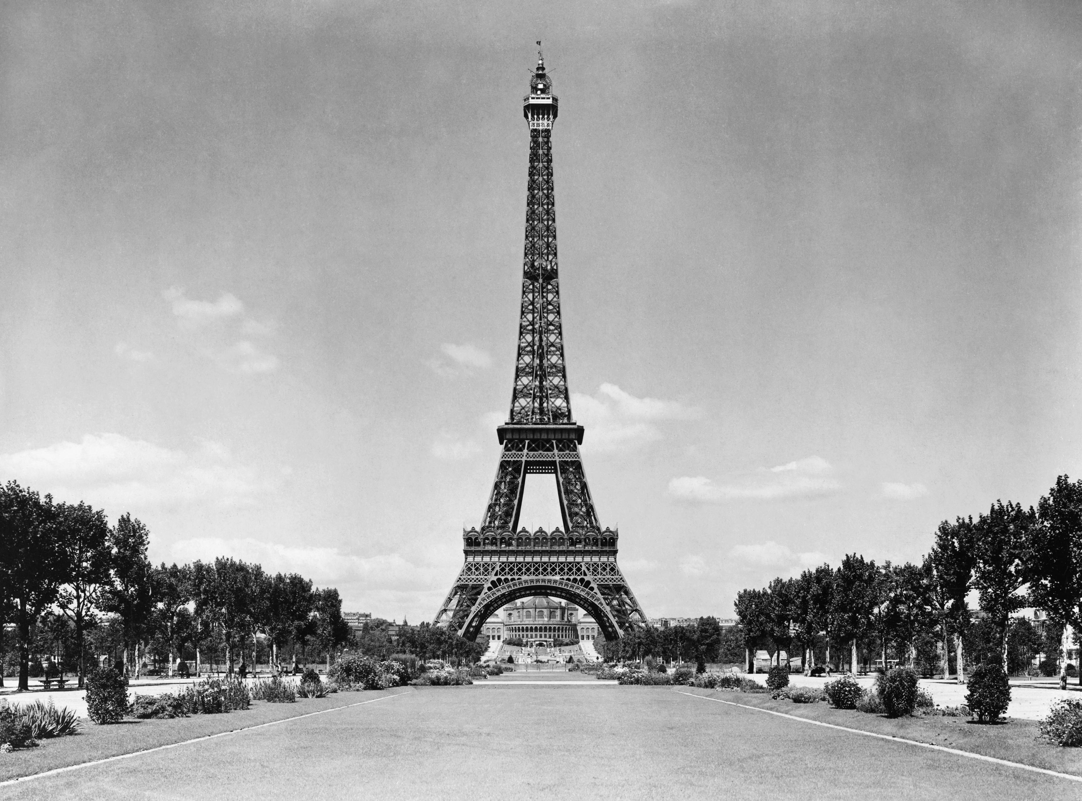 3577x2647 Eiffel Tower and park, Paris, France ca