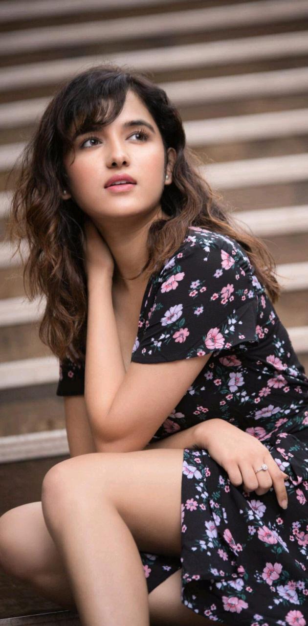 630x1280 shirley setia 1 wallpaper