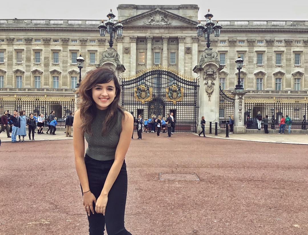1080x825 Shirley Setia Hot & Cute HD Beautiful Photo