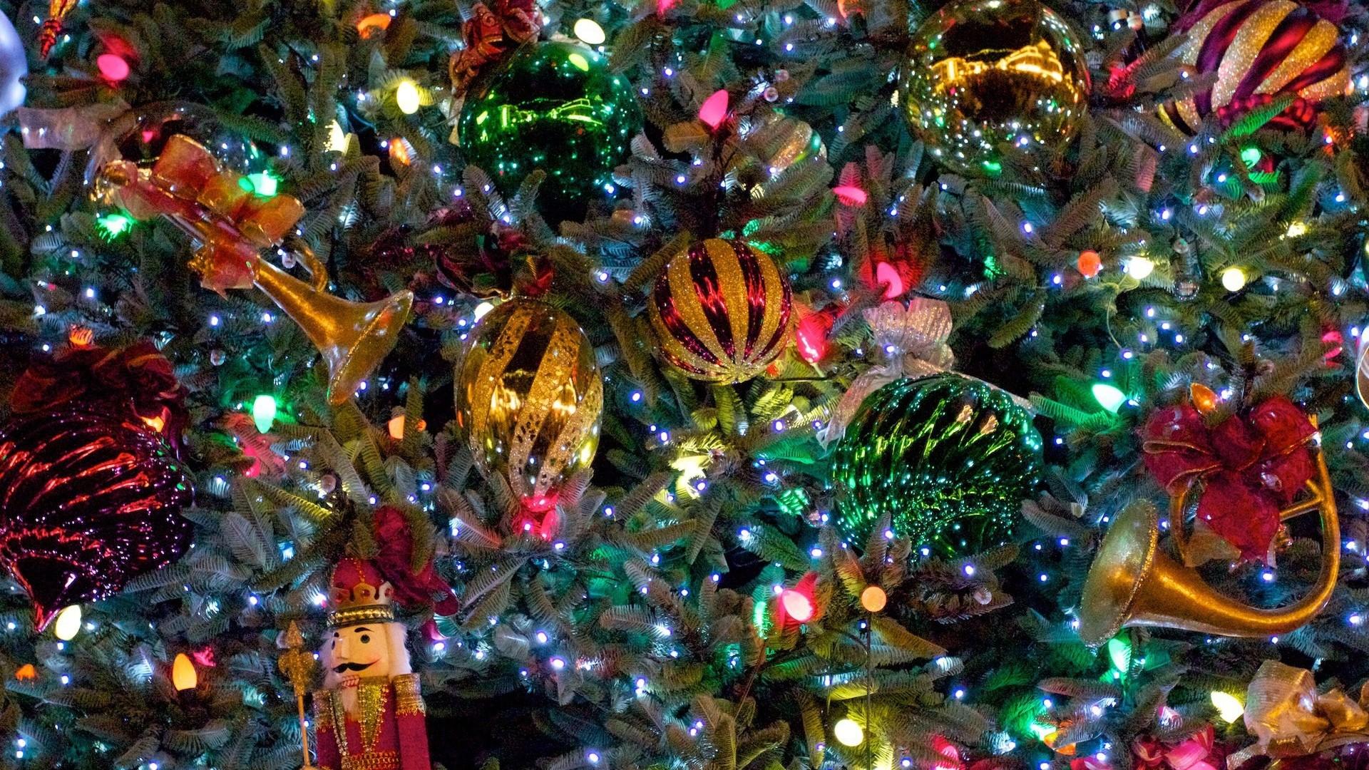 1920x1080 Christmas Tree HD Wallpaper