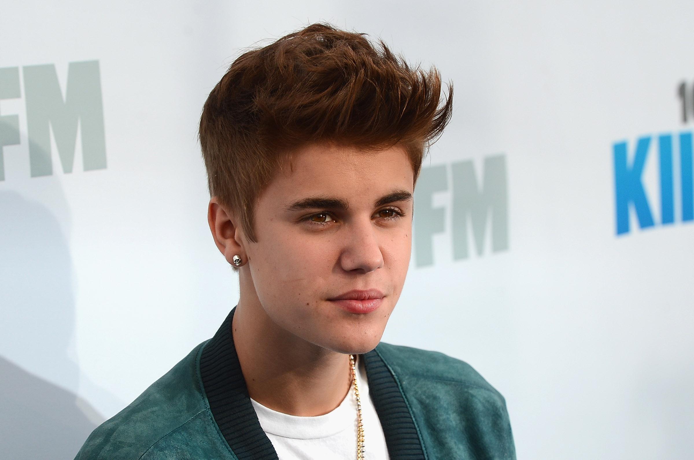 2400x1592 Justin Bieber 2013 Photo