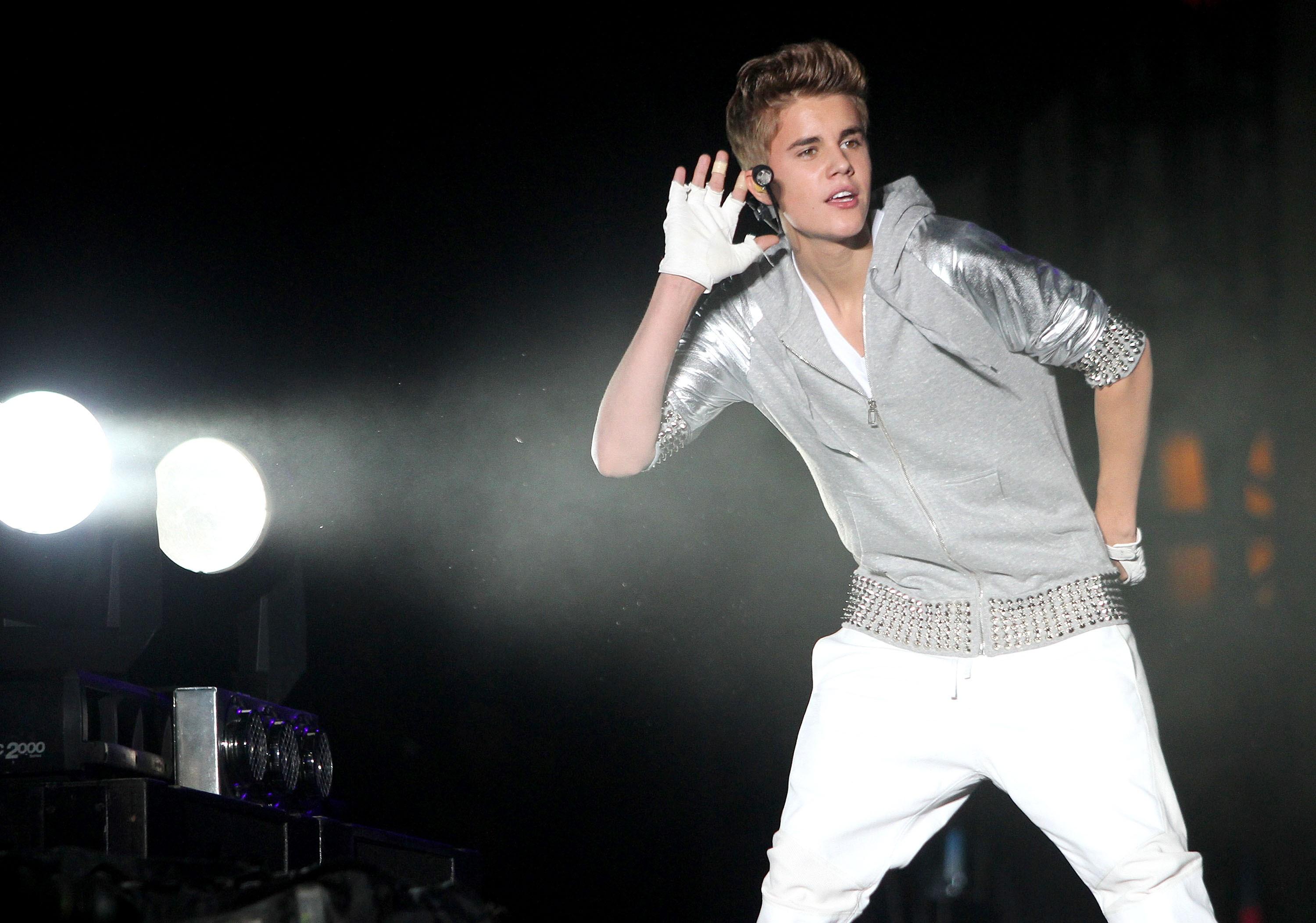 3000x2103 Justin bieber, Speech, Dance, Celebrity, Singer, Stylish wallpaper