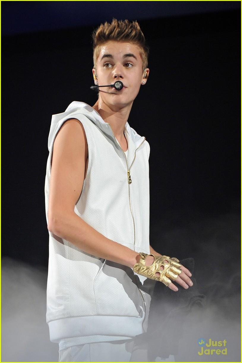 815x1222 Cody Simpson: Back on 'Believe' Tour with Justin Bieber: Photo 505311. Cody Simpson, Justin Bieber Picture. Just Jared Jr