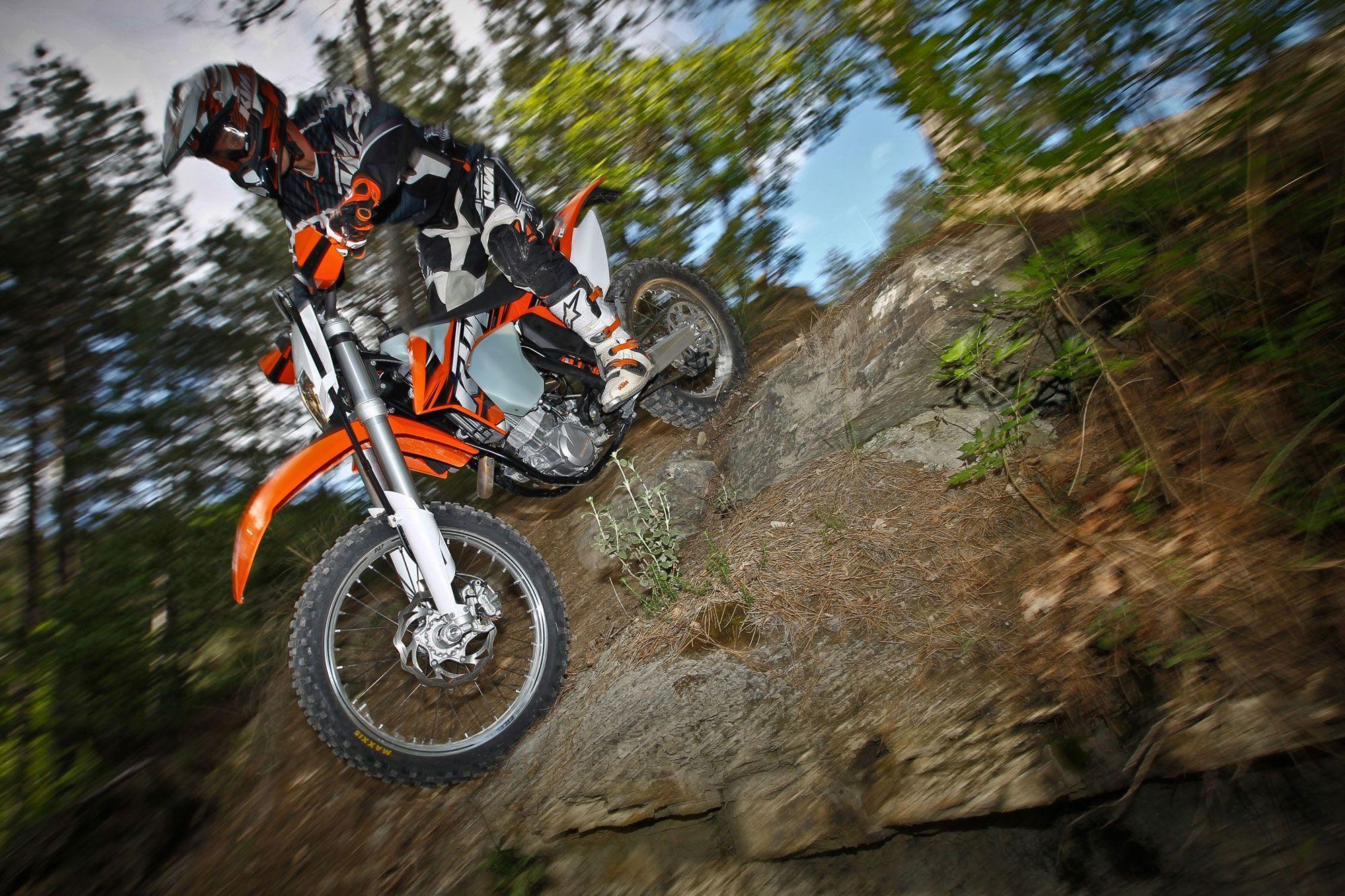 2000x1333 KTM 300 XC Wallpaper