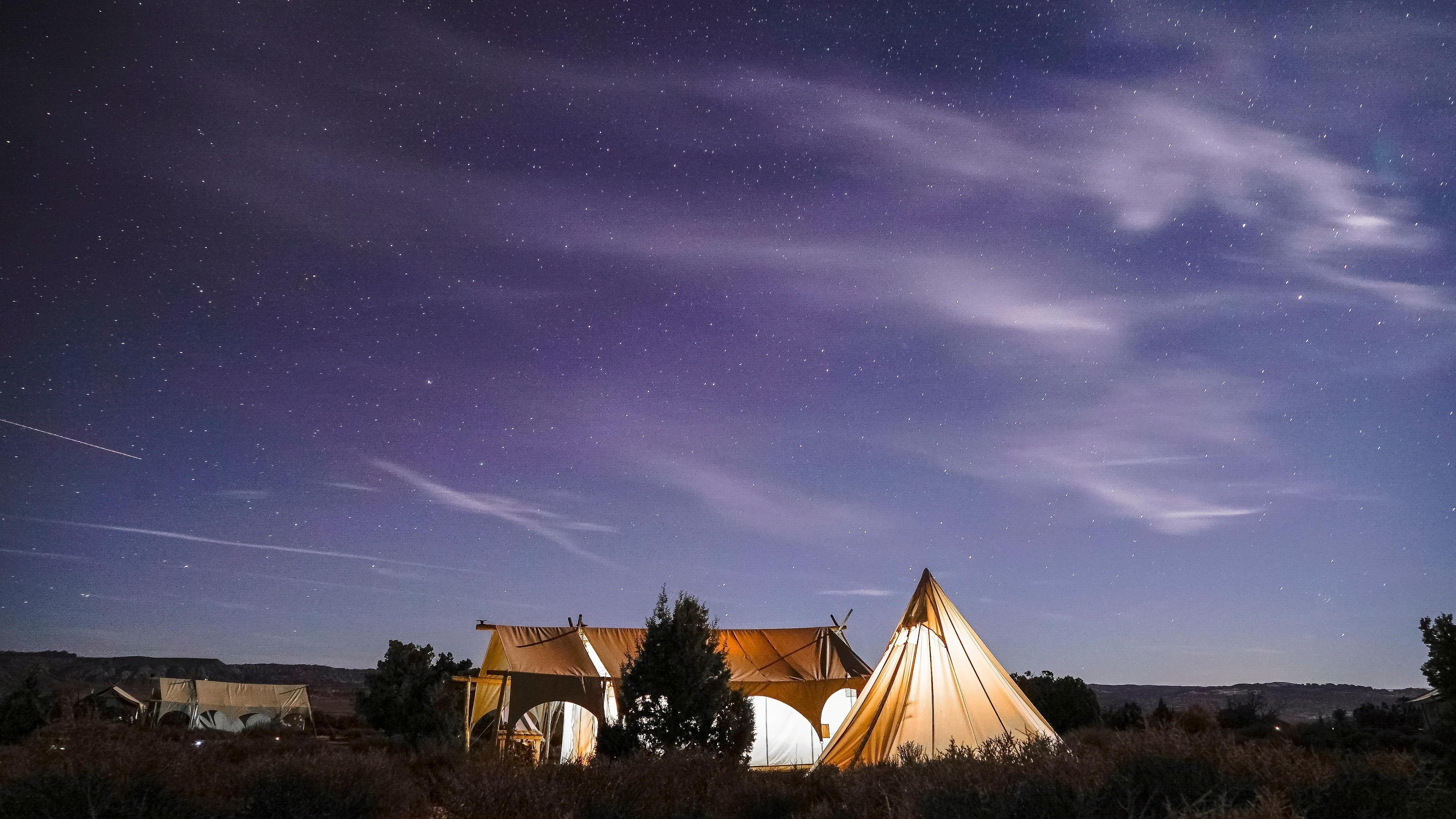 3840x2160 Night Camping Under the Stars 4K wallpaper