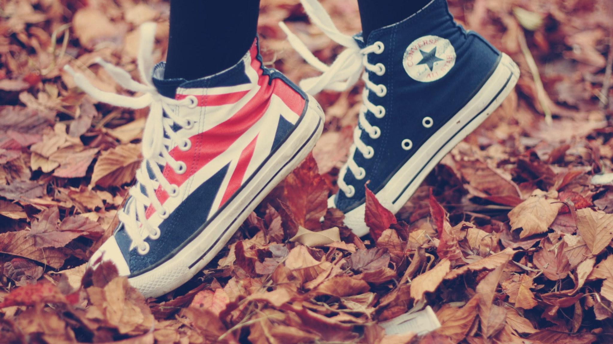 2048x1152 Blue And Red Converse All Star High Top Sneakers Wallpaper, Fall • Wallpaper For You HD Wallpaper For Desktop & Mobile