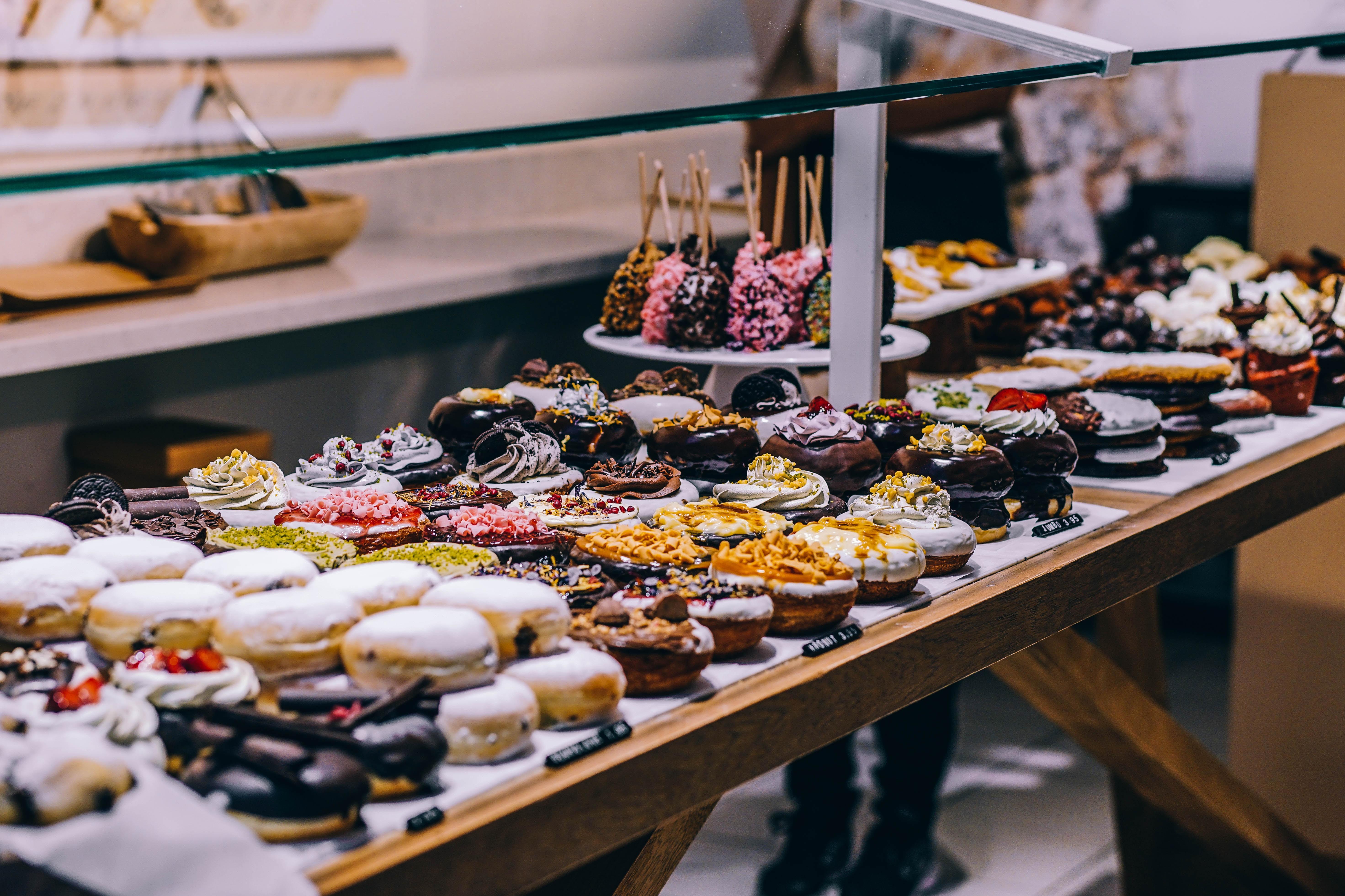 5886x3924 5886x3924 #sweet, #food, #shop, #pastry, #candy apple, #counter, #eat, #bakery, #Public domain image, #food display, #dessert, #table, #donut HD Wallpaper