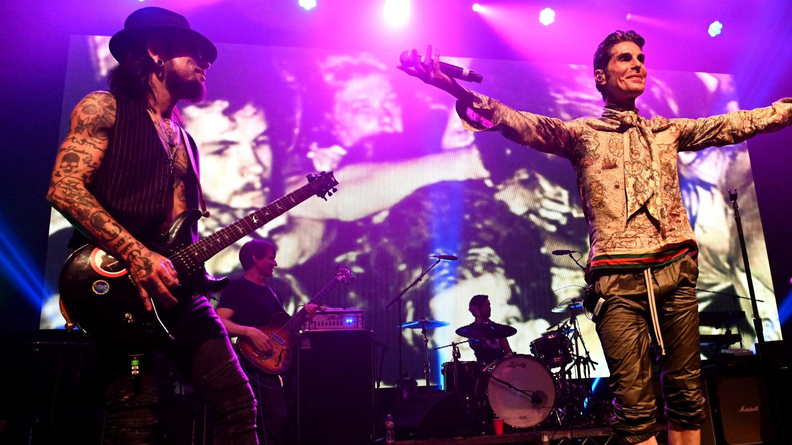 1600x900 Here's Why Dave Navarro Was Almost Kicked Out Of Jane's Addiction