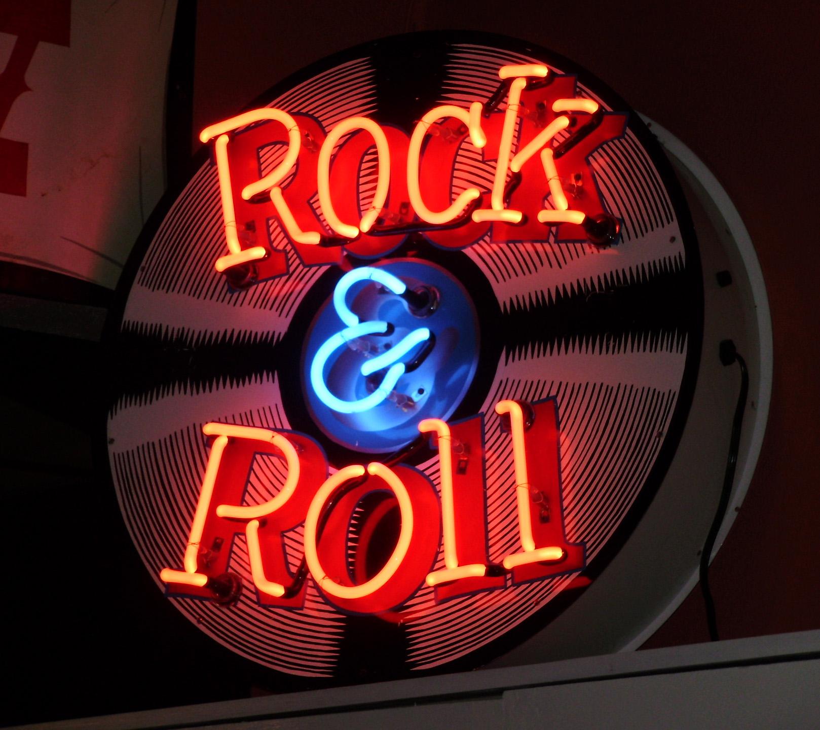 Live n roll. Рокнролл. Рок'н'ролл. Рок ролл. Вывески рок кафе.