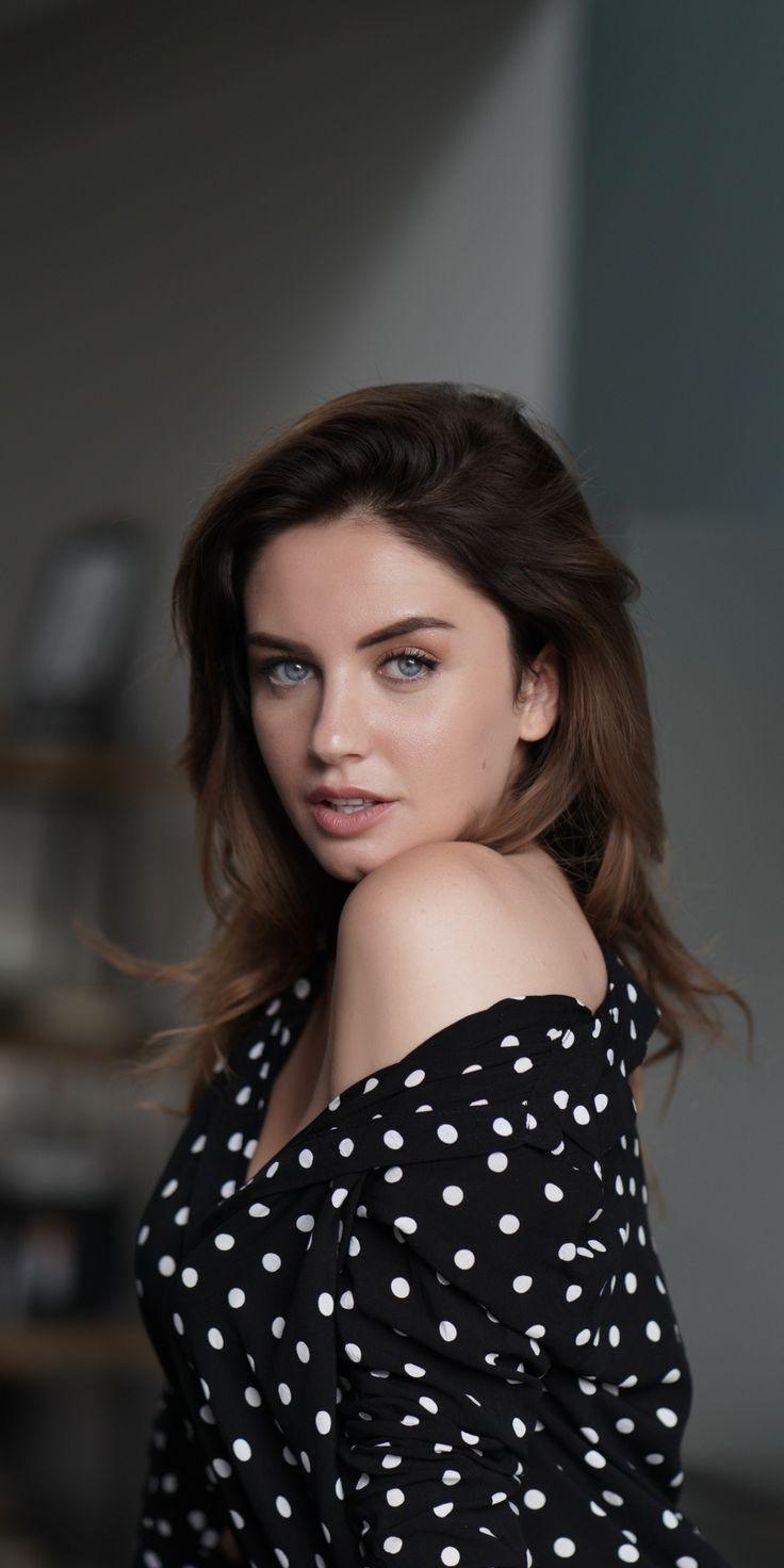 736x1472 Girls wallpaper