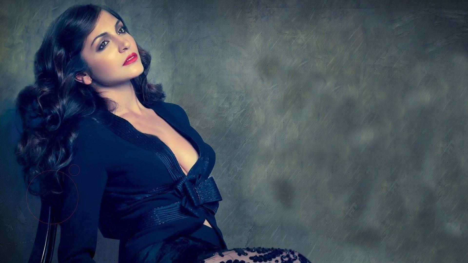 1920x1080 Glamour Women Wallpaper