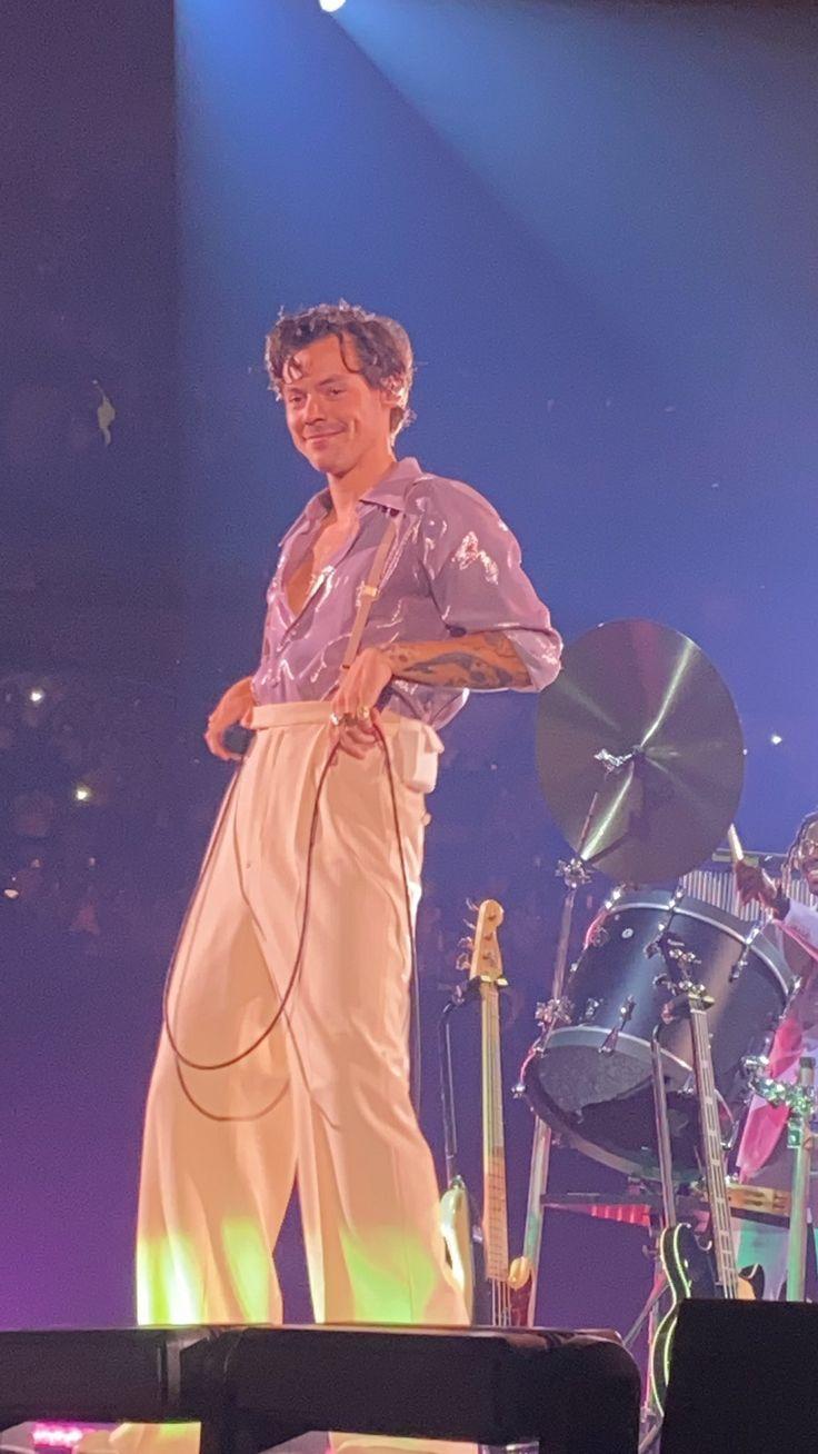 736x1308 HSD Love On Tour on Twitter. Harry styles photo, Harry styles picture, Love on tour