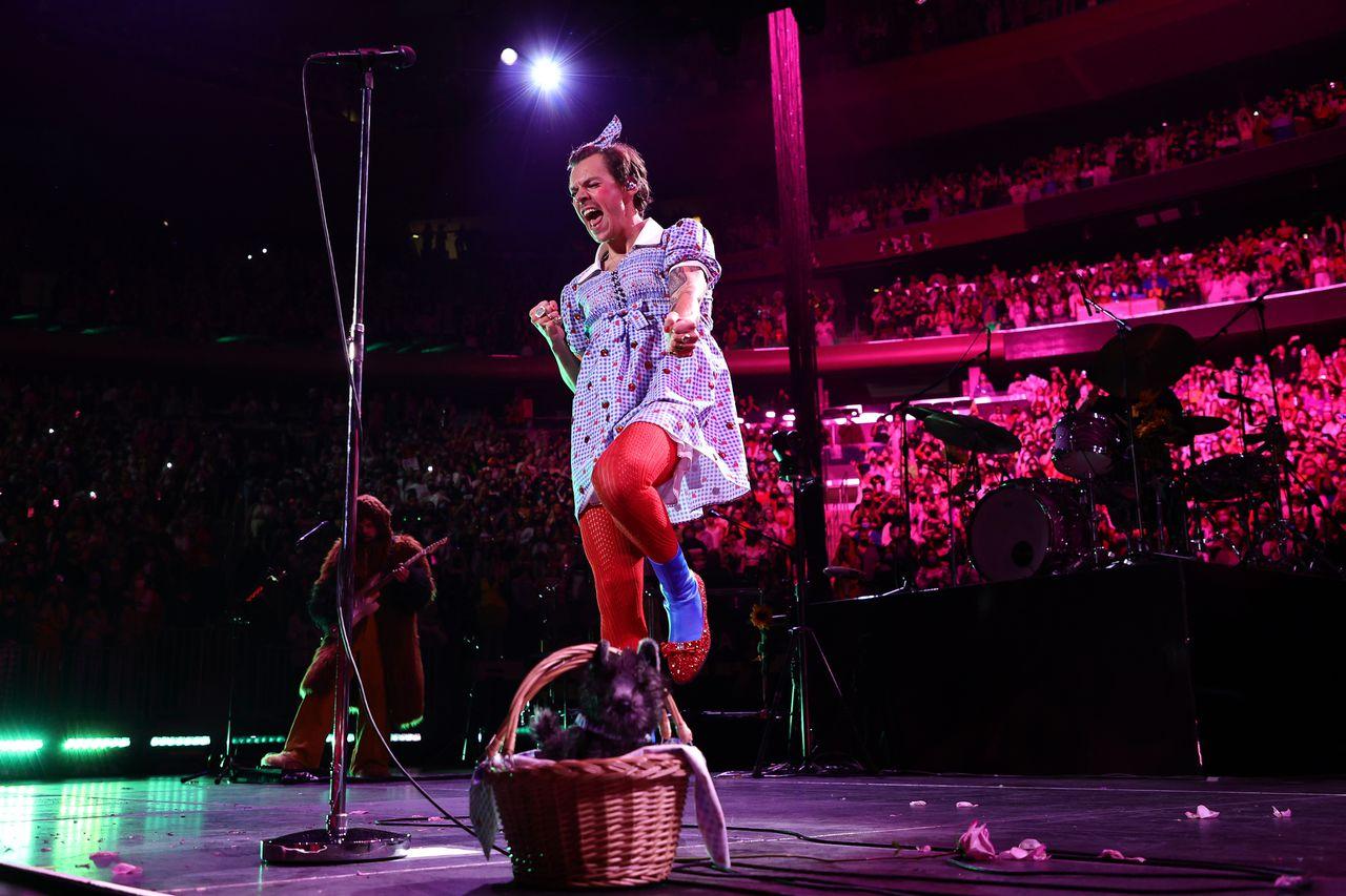 1280x853 Where can I buy tickets to see Harry Styles in concert on his “Love On” tour?