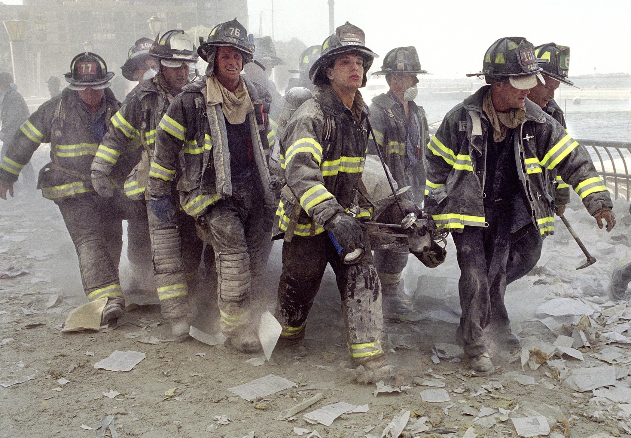 2100x1457 These Powerful Photo Capture The Bravery And Selflessness Of 9 11 First Responders