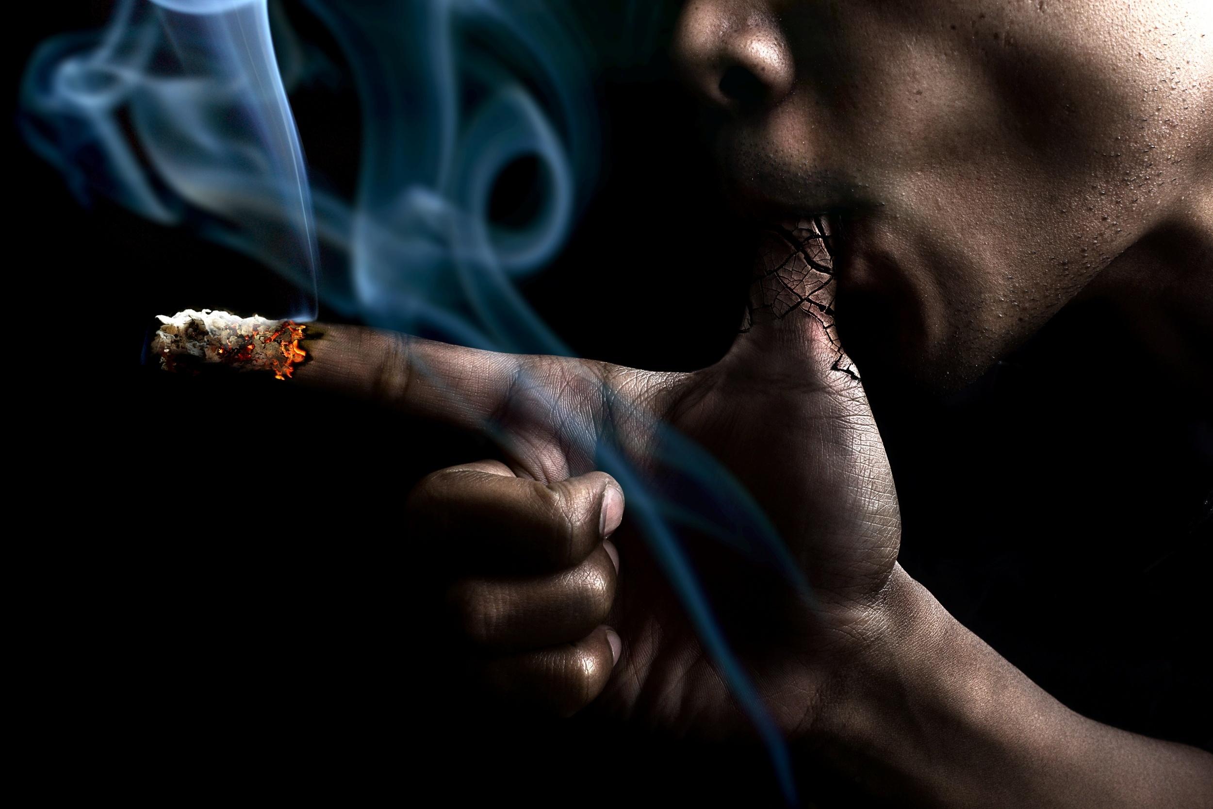 2500x1667 Smoking HD Wallpaper