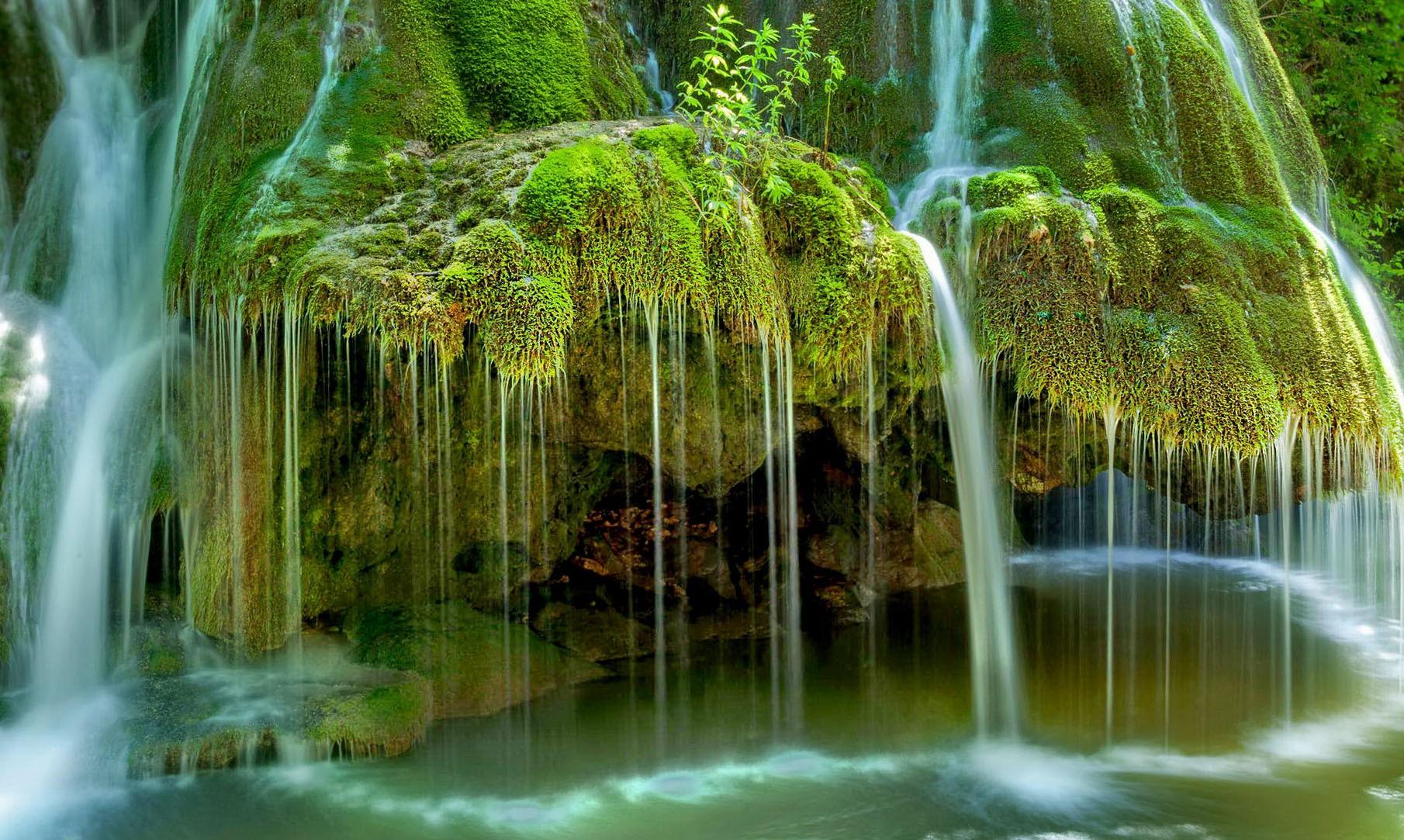 1810x1083 Flowing Water In Nature HD Wallpaper