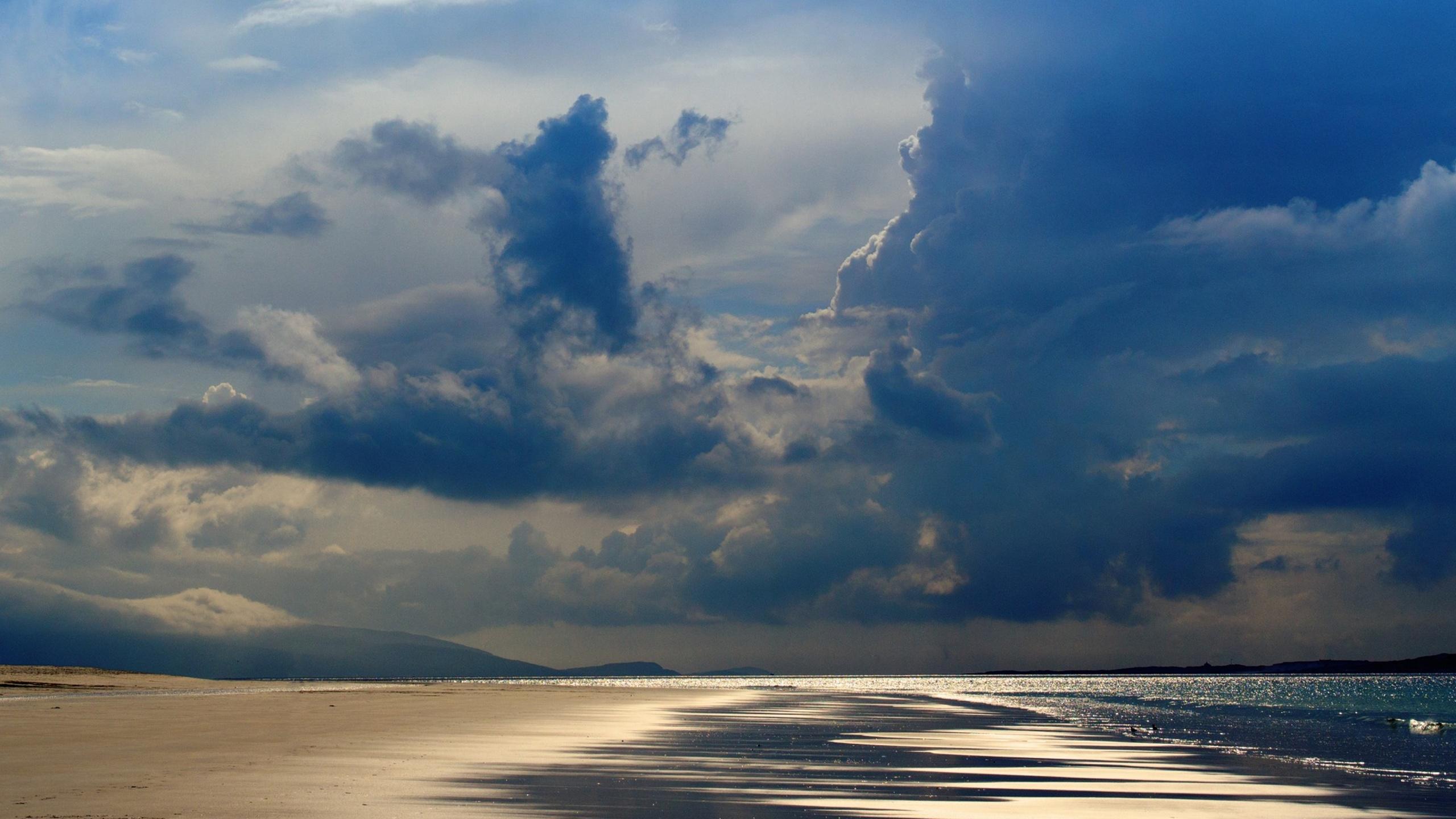 2560x1440 Cloudy Beach Day Wallpaper