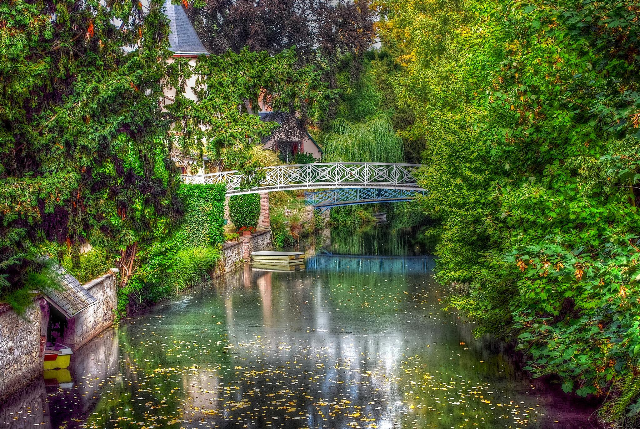 2048x1371 Bridge in French Village HD Wallpaper
