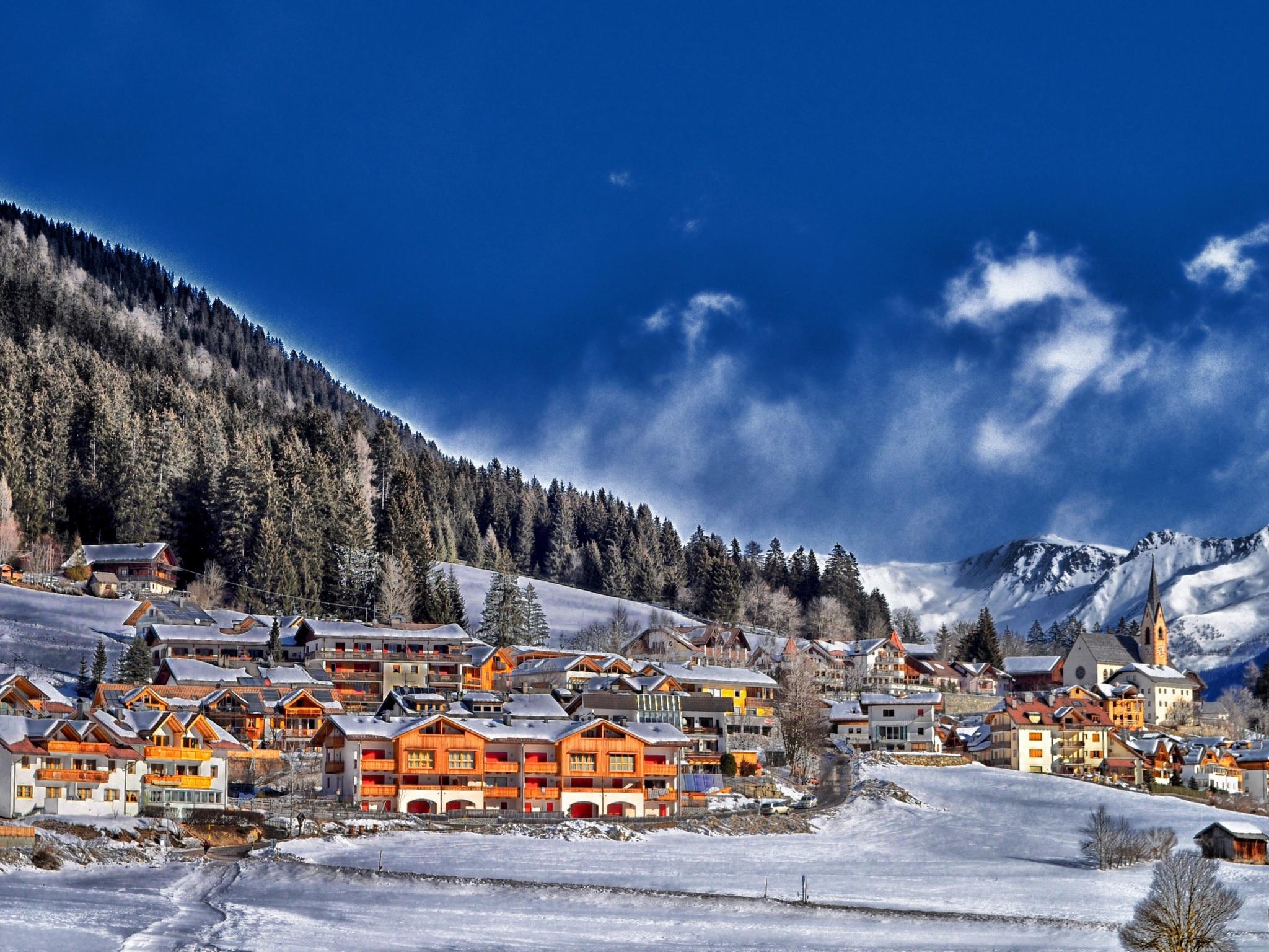 2048x1536 Wallpaper 4k france, village, mountains, houses 4k Wallpaper