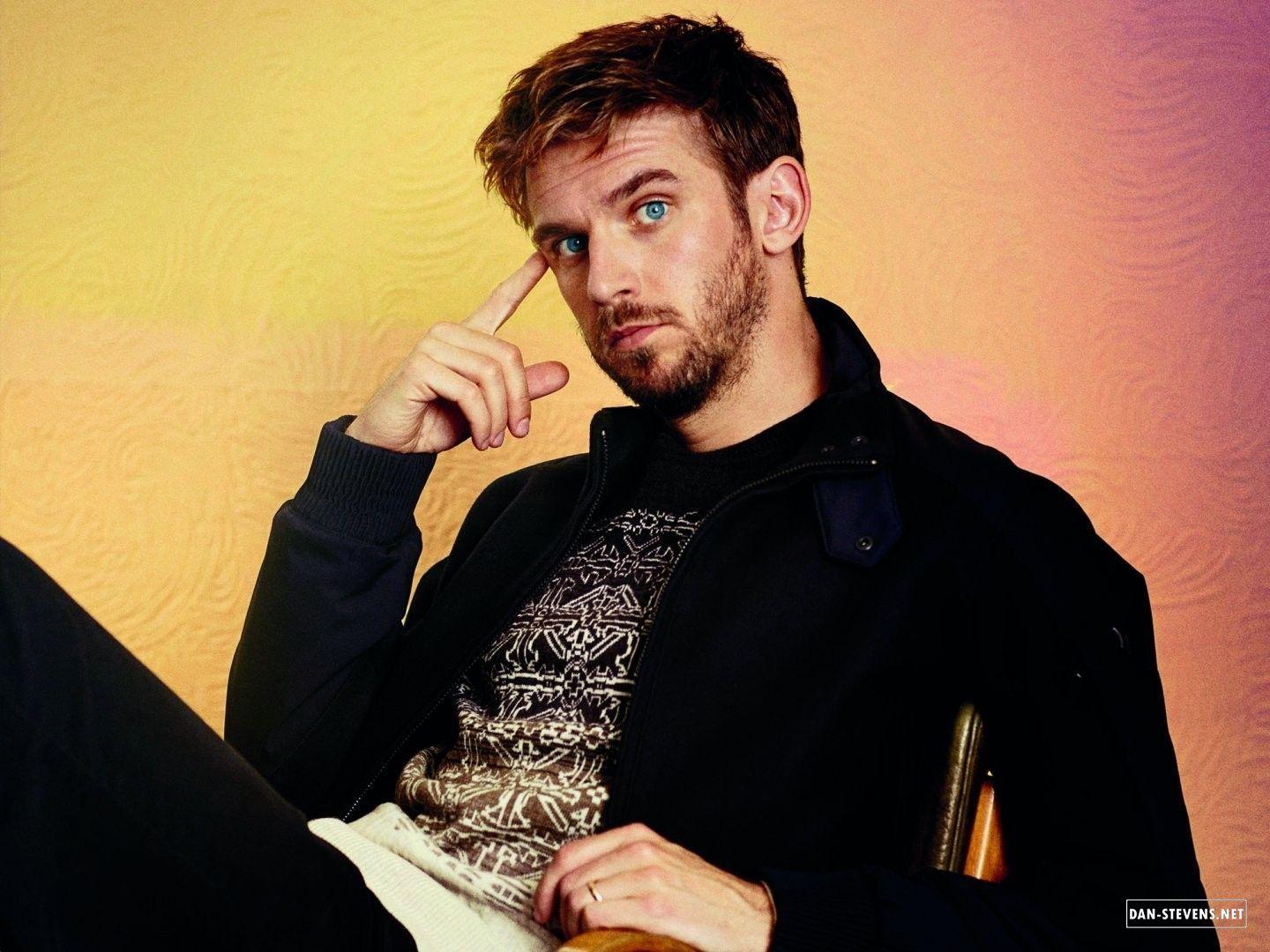 1440x1080 Dan Stevens Stevens foto