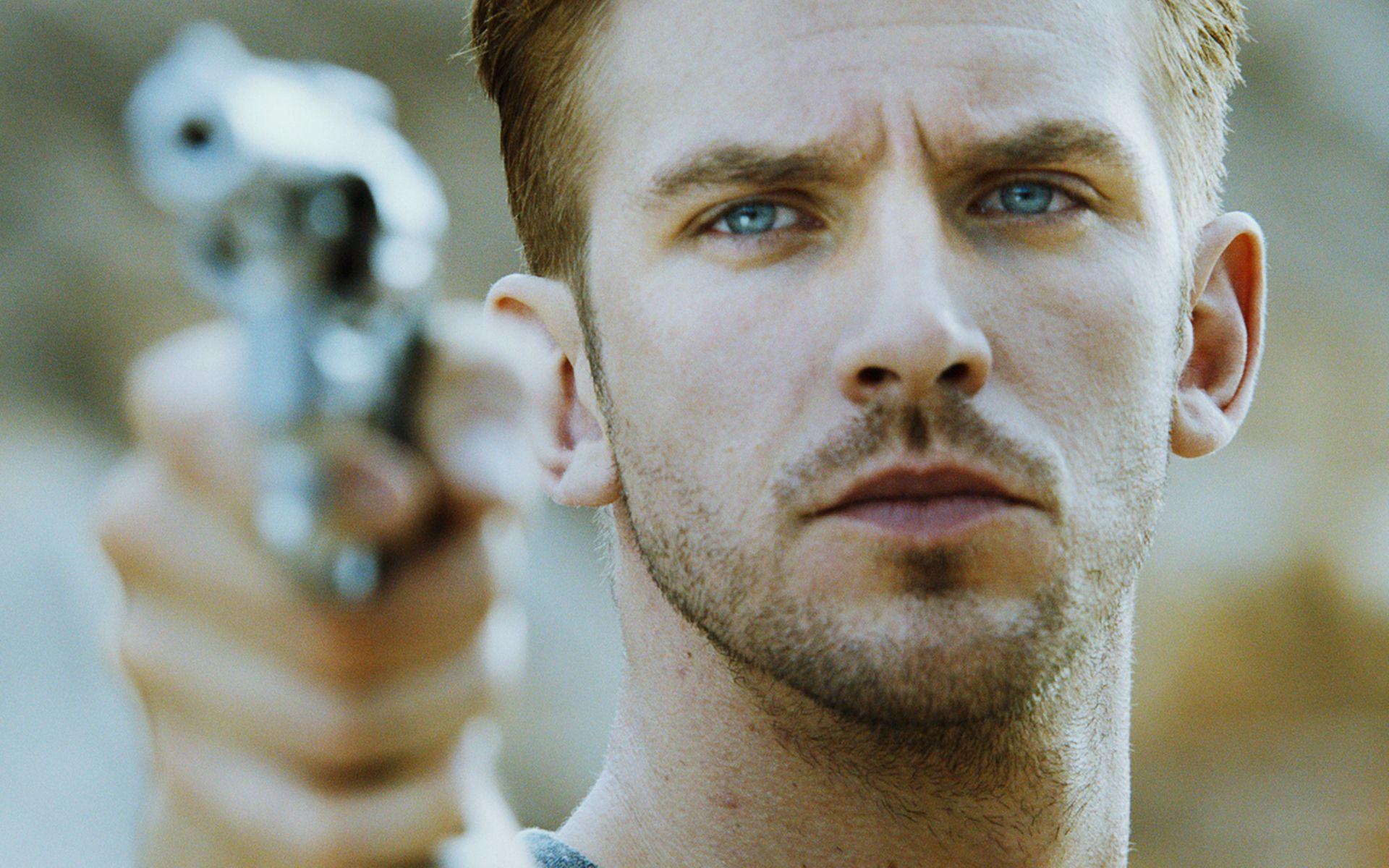 1920x1200 Dan Stevens Photo