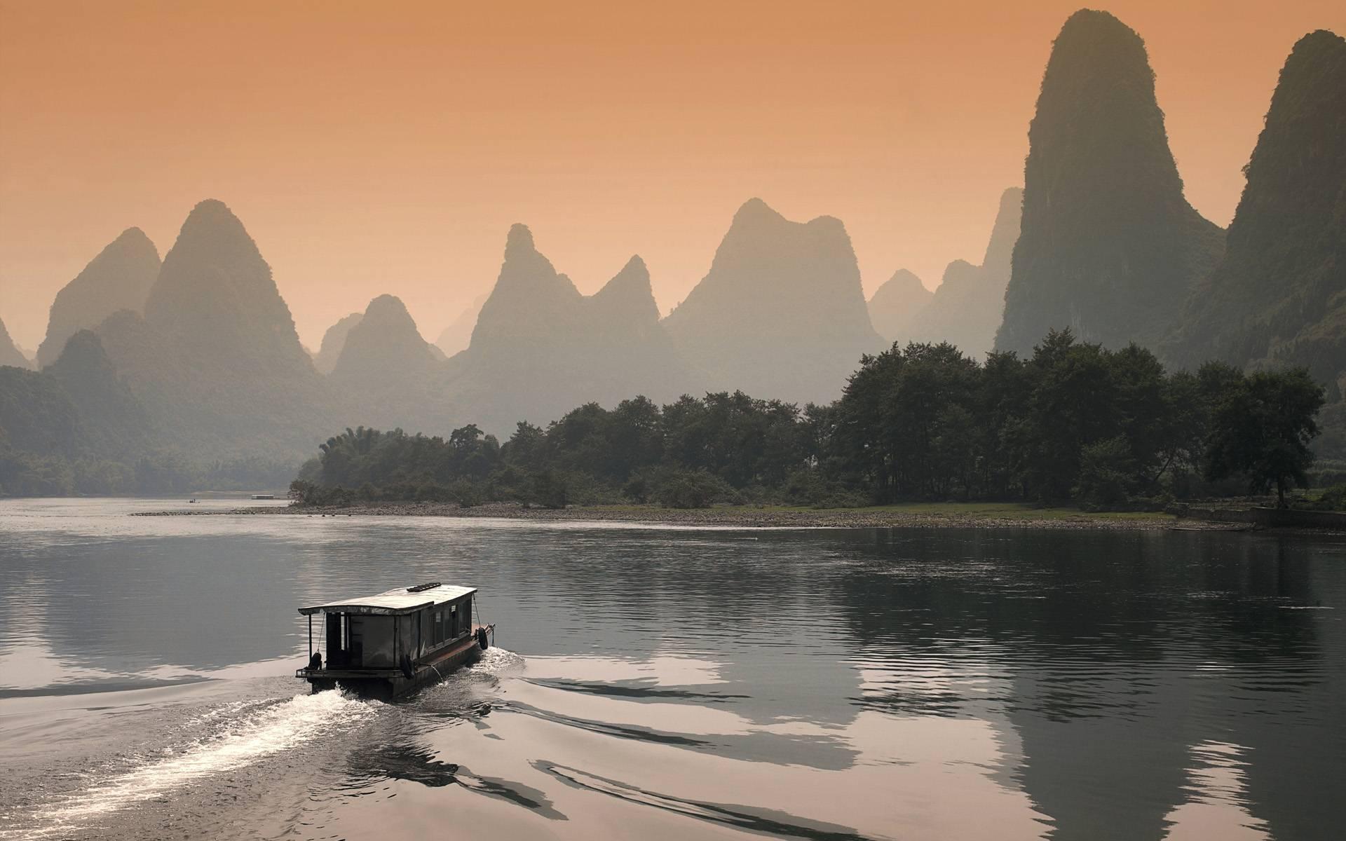 1920x1200 Limestone Karst Skyline over Li River at Dusk in Guilin, China