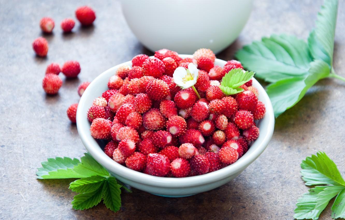 1332x850 Wallpaper leaves, red, berries, strawberries, flower image for desktop, section еда