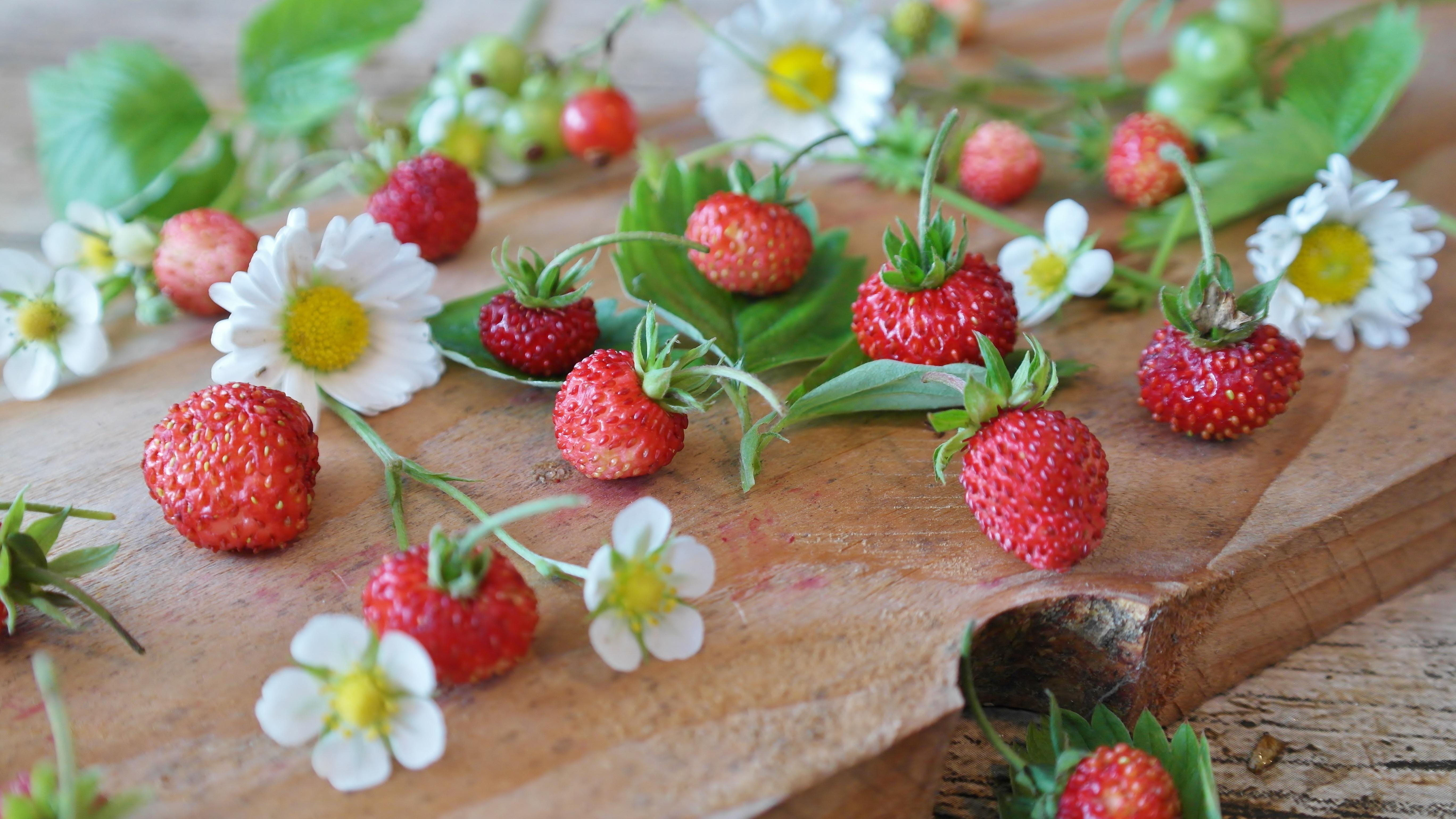 5472x3080 Strawberry 4k Ultra HD Wallpaper