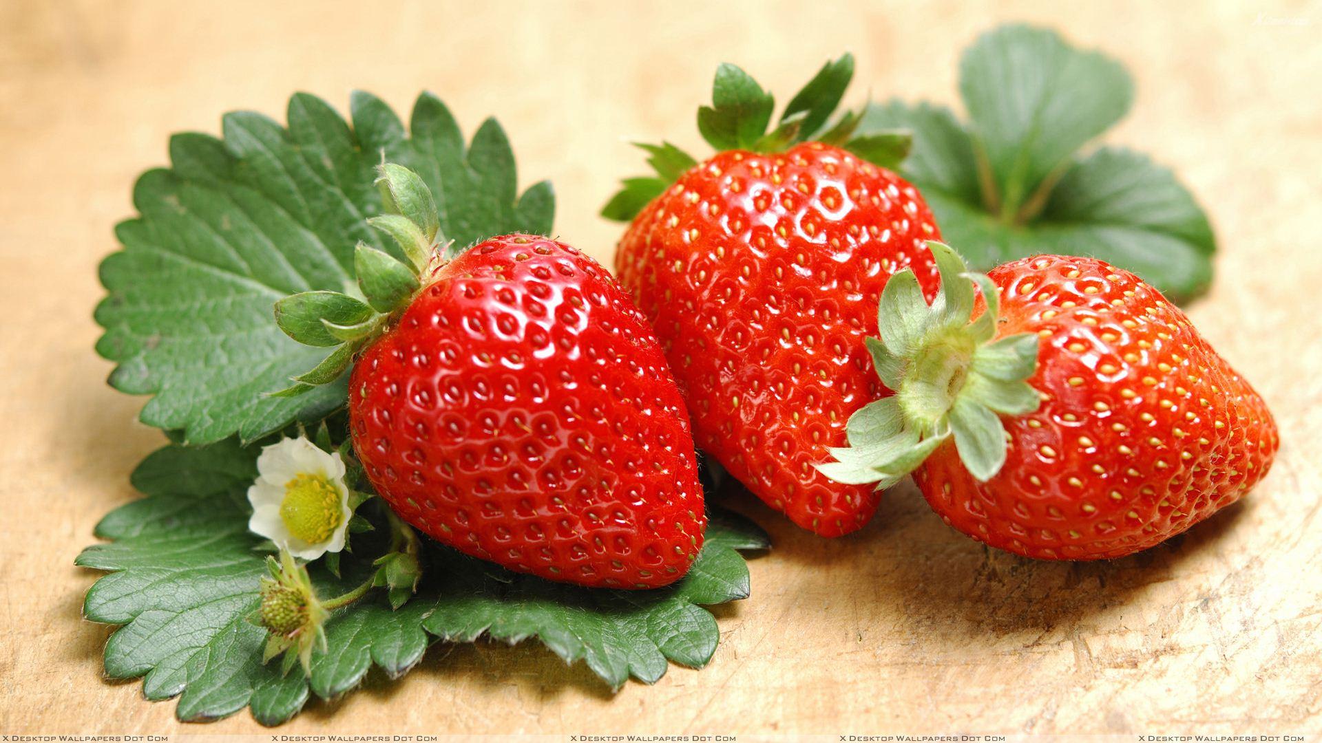 1920x1080 Strawberries With Green Leaves And Flowers Wallpaper