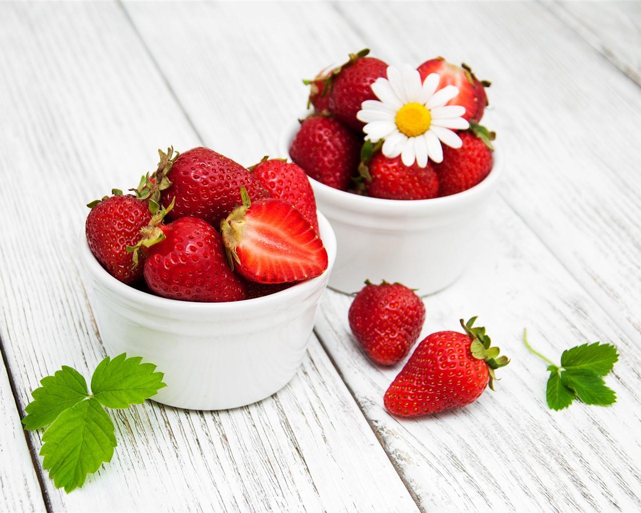 1280x1024 Wallpaper Two cups of fresh strawberries, white flower 2880x1800 HD Picture, Image