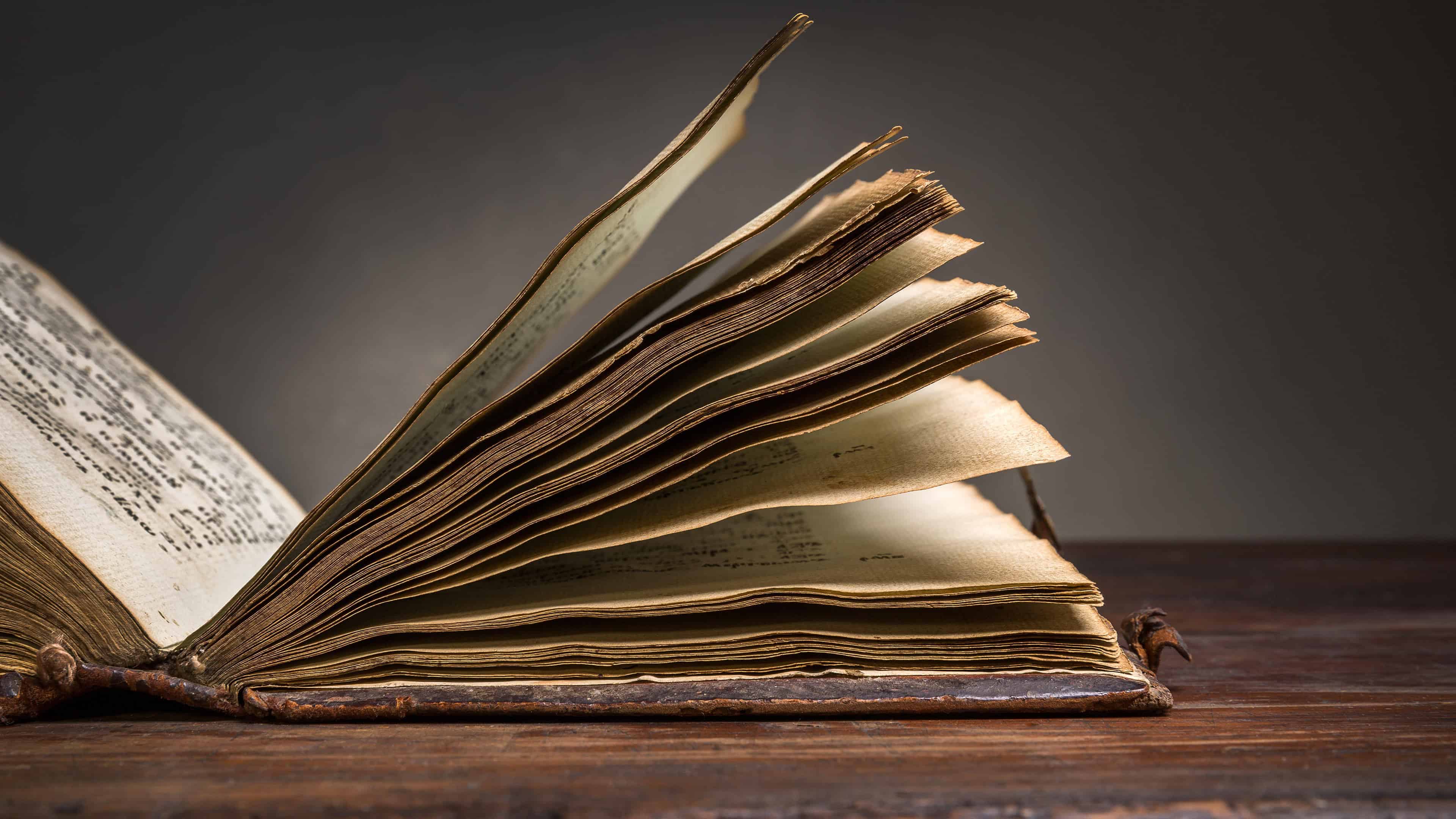 3840x2160 Vintage Book UHD 4K Wallpaper