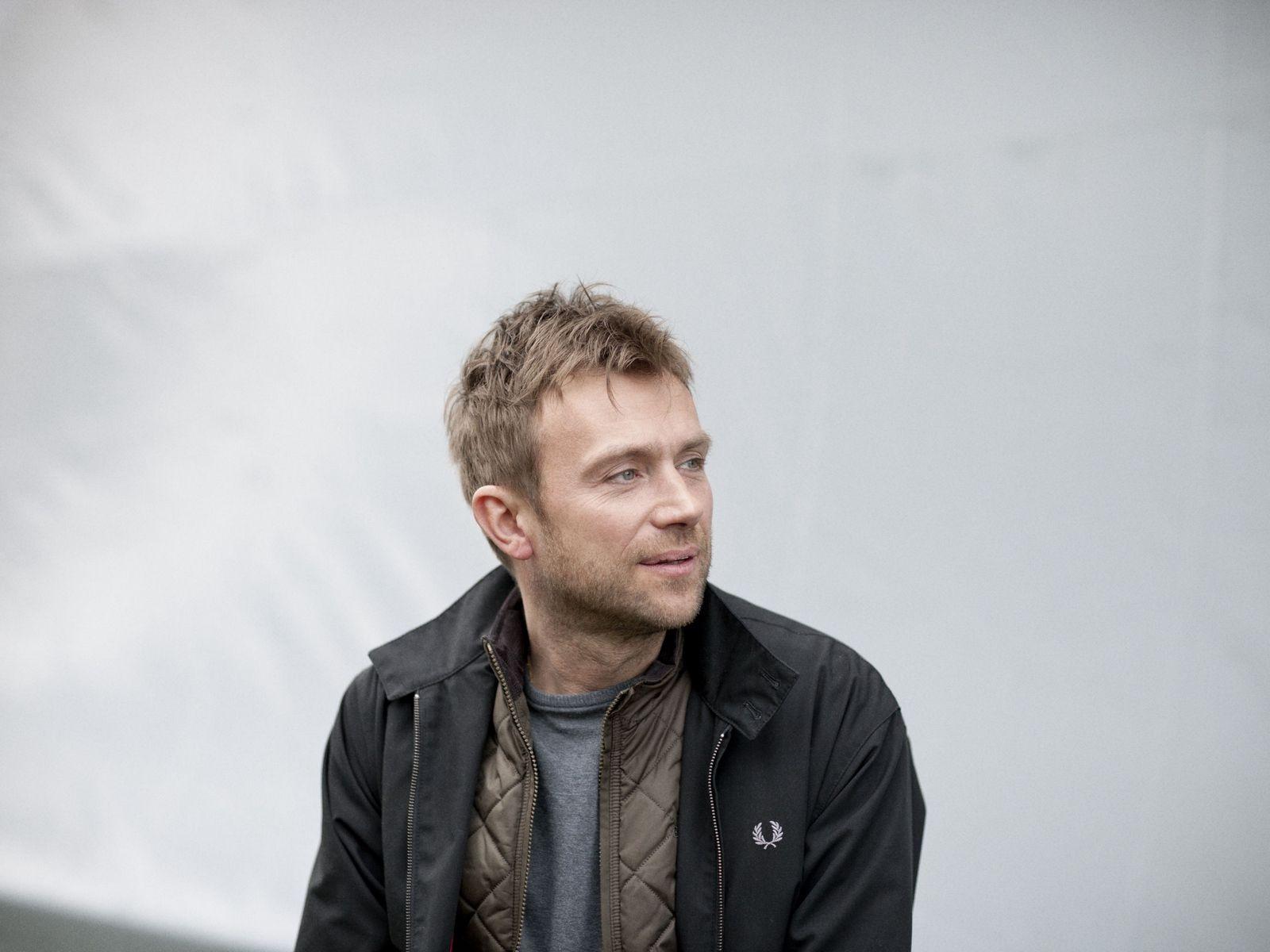 1600x1200 Damon Albarn Wallpaper