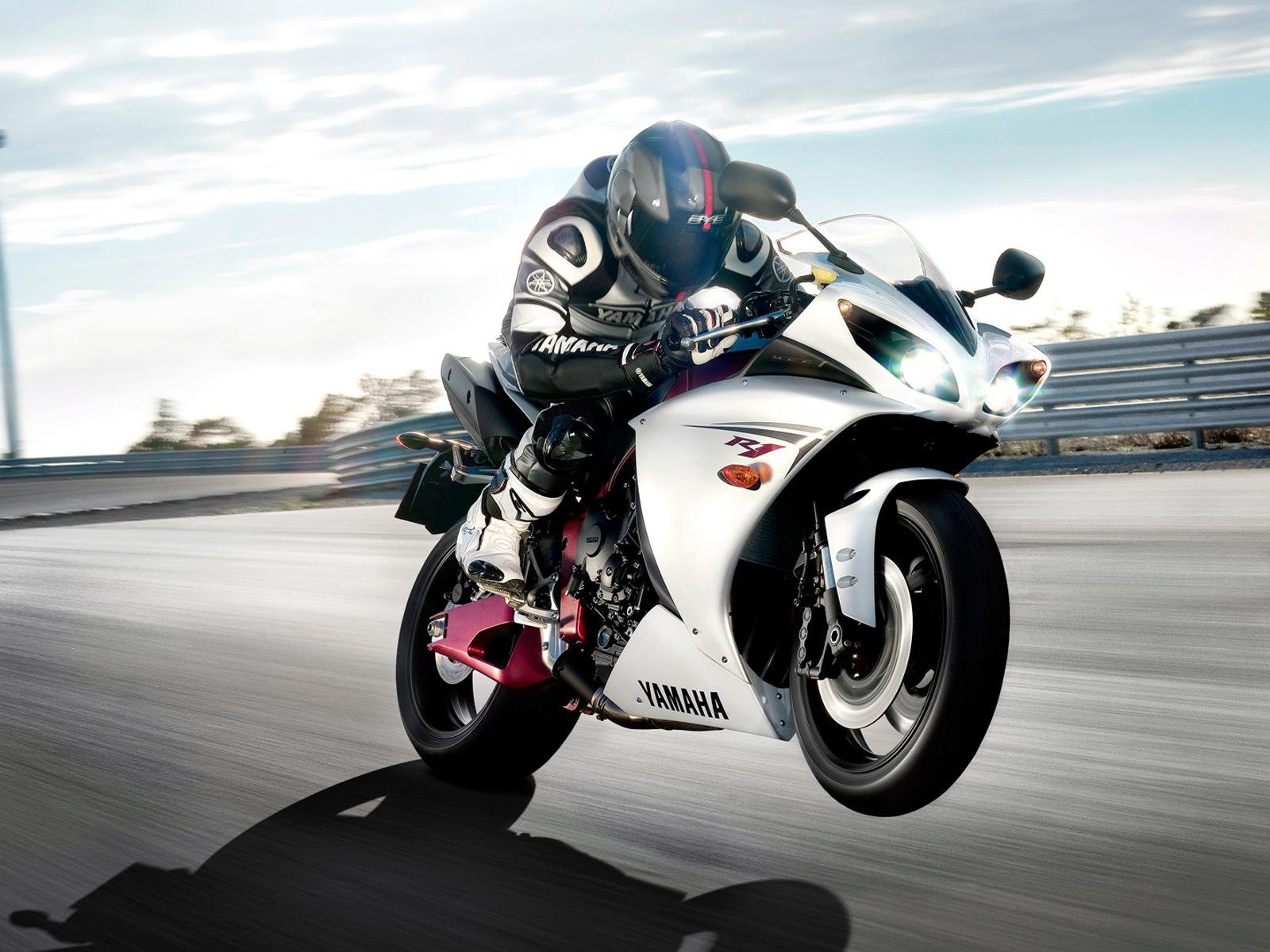 1600x1200 Free HD Wallpaper: Yamaha R1 2009 Wallpaper