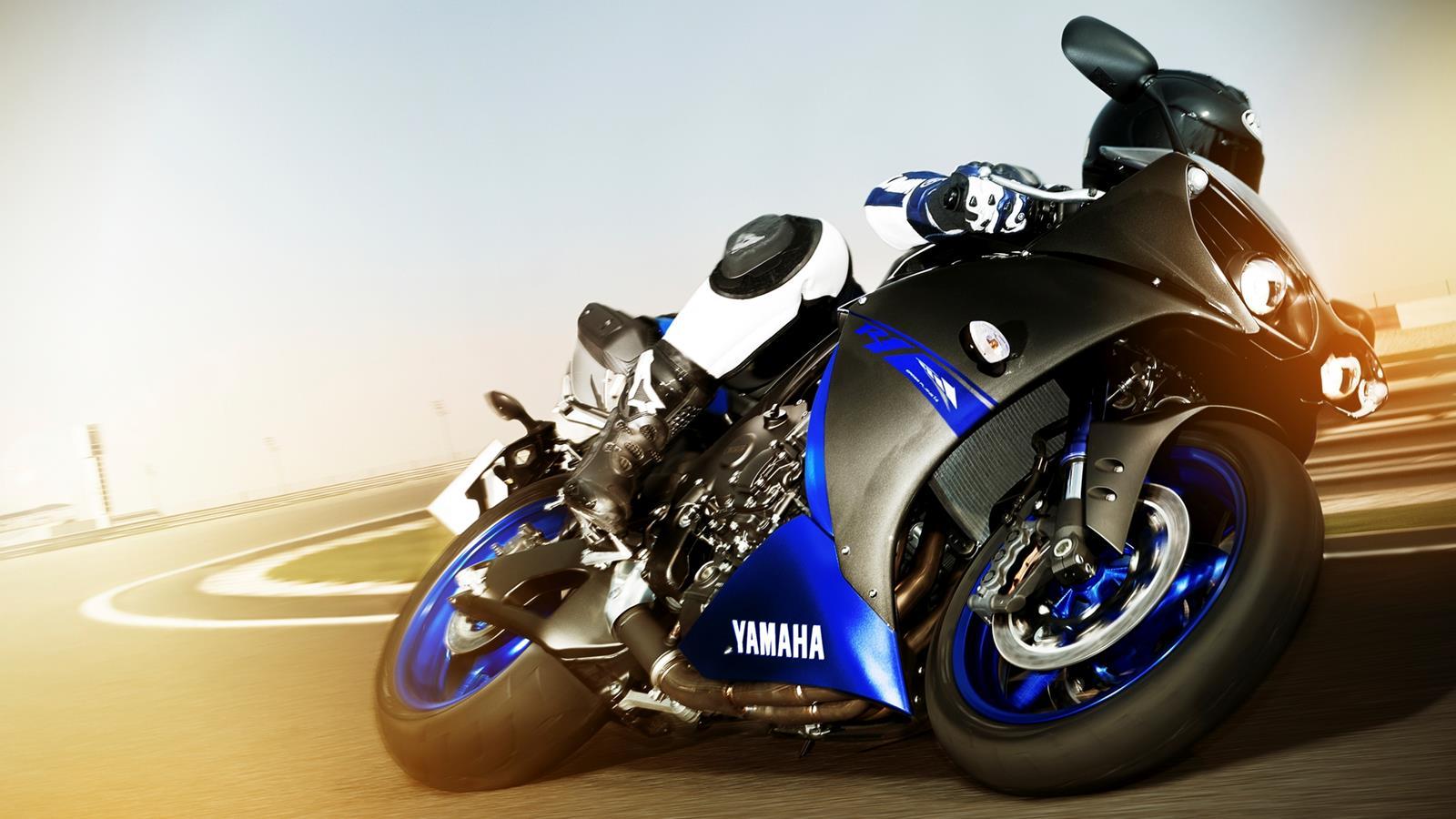 1600x900 Yamaha YZF R1 In Motion