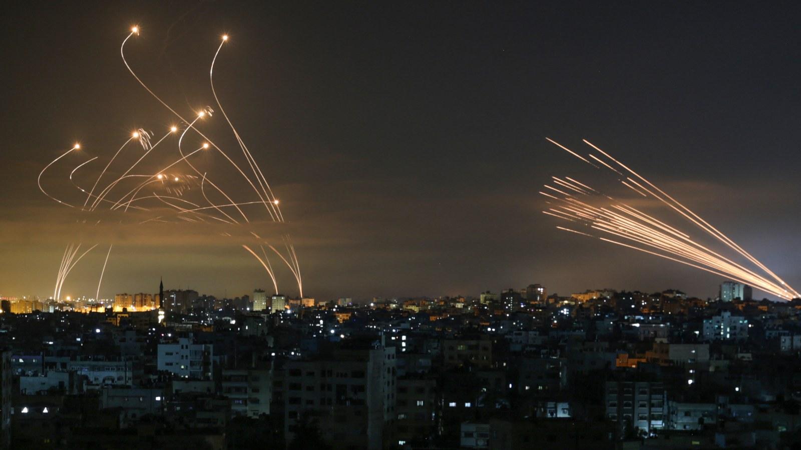 1600x900 Iconic' Iron Dome Photo Shows Israeli Missiles Countering Rockets From Gaza
