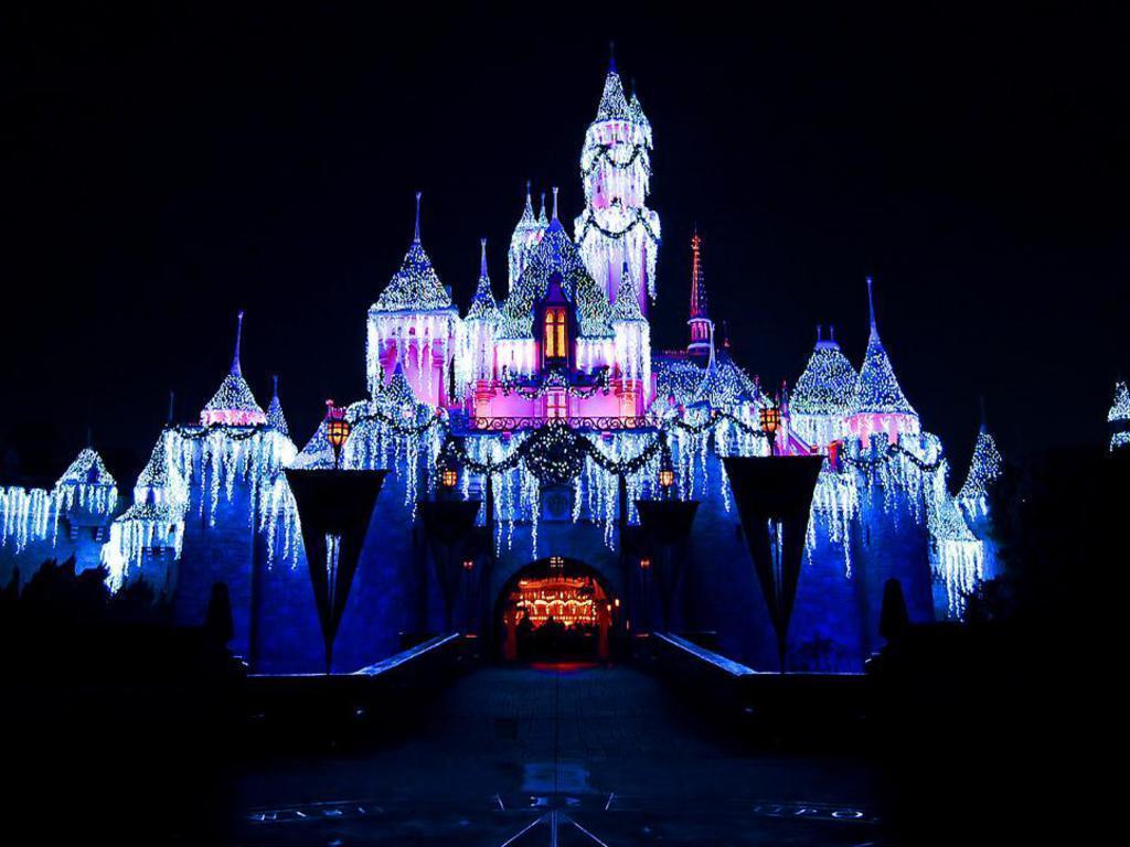 1024x768 Disneyland Wallpaper