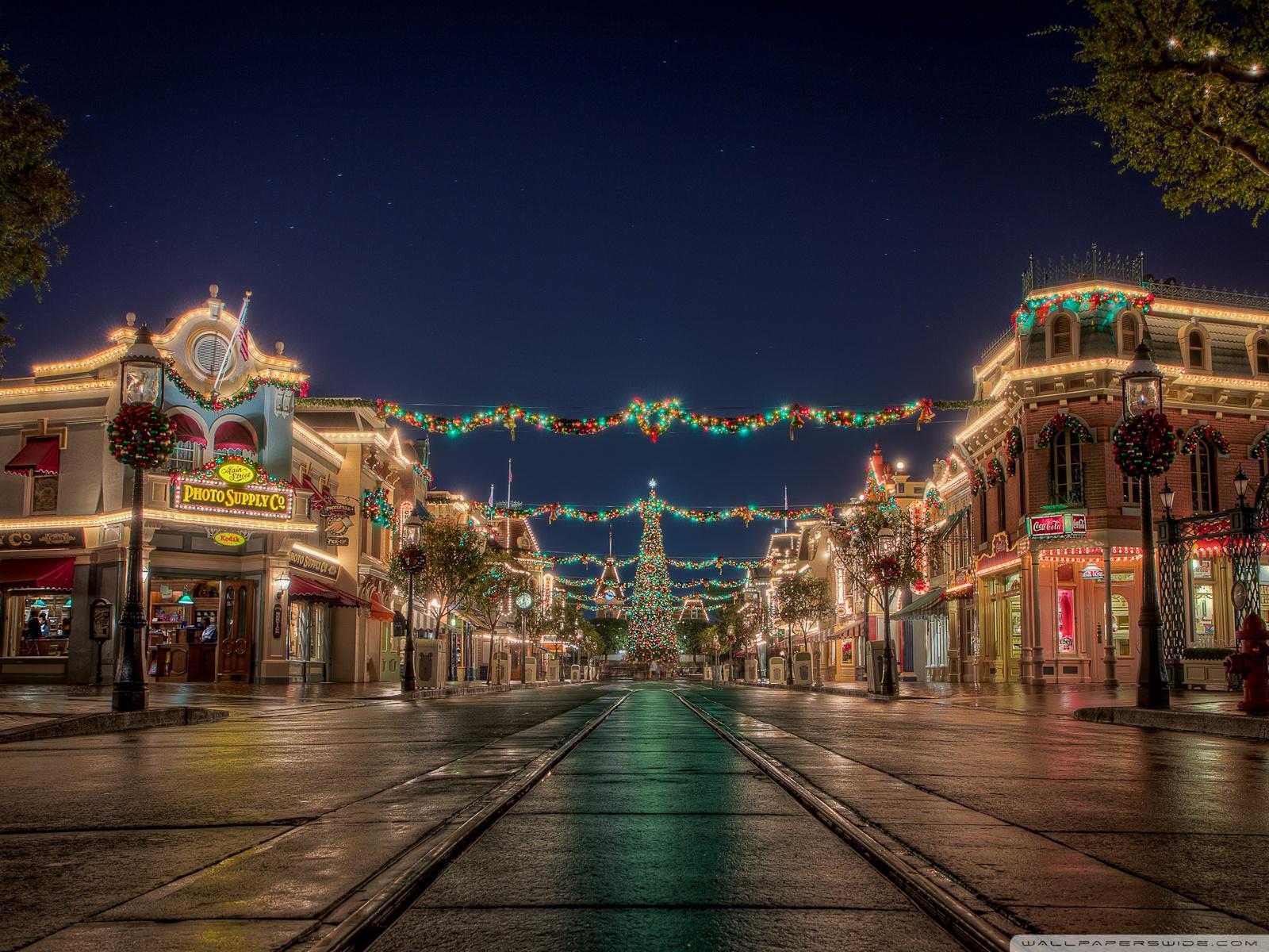 1600x1200 Christmas at Disneyland Ultra HD Desktop Background Wallpaper for 4K UHD TV : Tablet