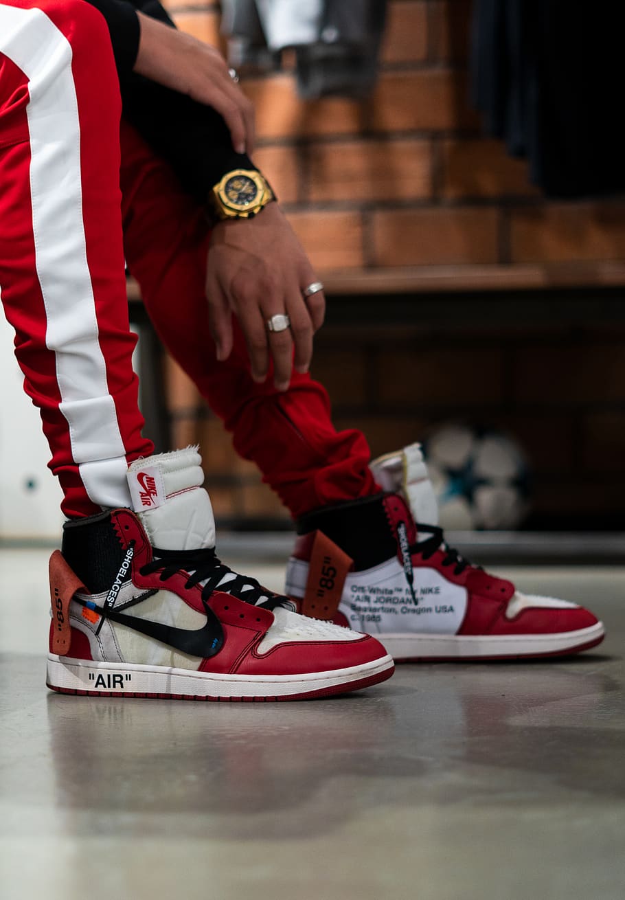 910x1310 Jordan 1 Chicago Wallpaper