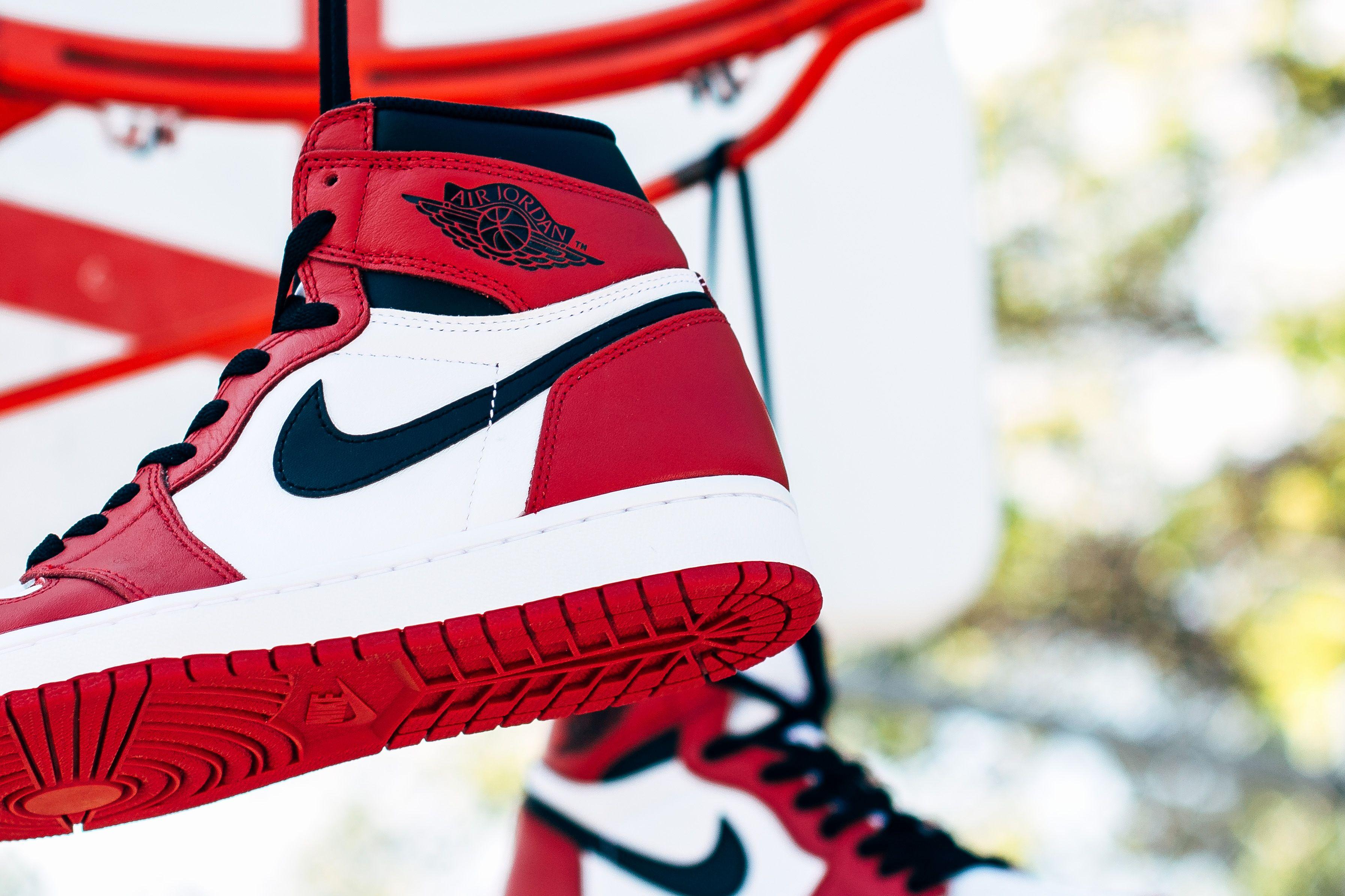 3586x2391 Jordan 1 Chicago Wallpaper