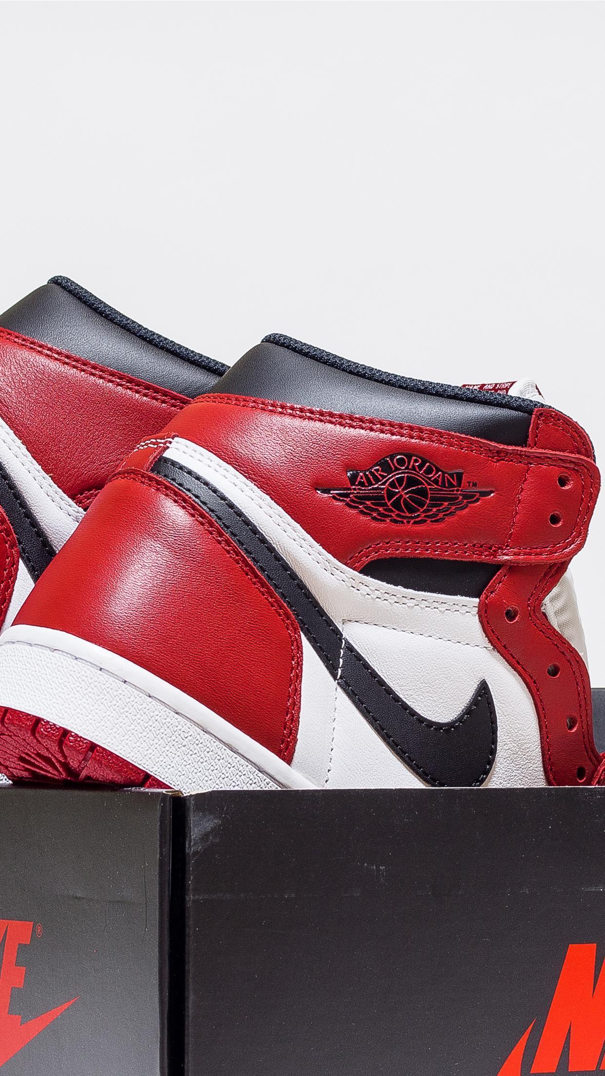1242x2208 Nike Air Jordan 1 Wallpaper