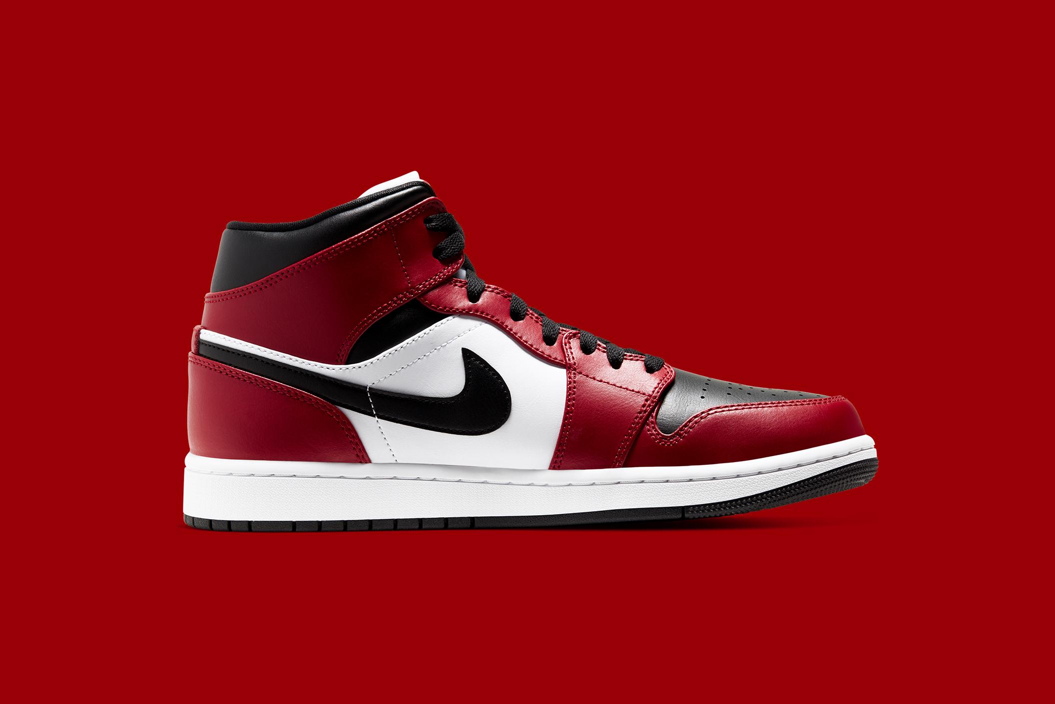 2112x1409 رمى افتح نضوب jordan 1 chicago wallpaper