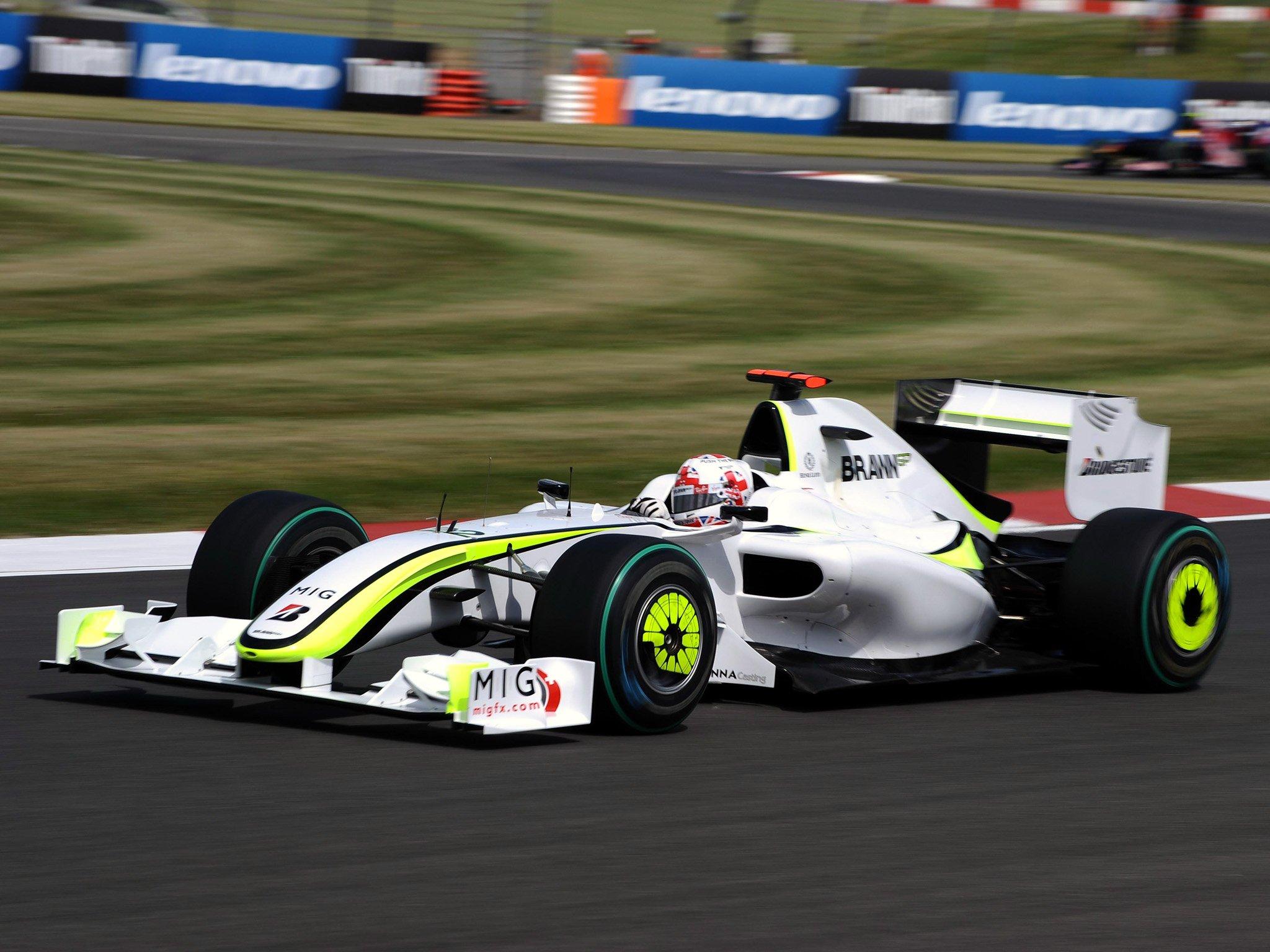 F1 mac. Brawn GP f1 2009. Brawn BGP 001. Brawn gp01 Дженсон Баттон 2009. Brawn GP 2009.