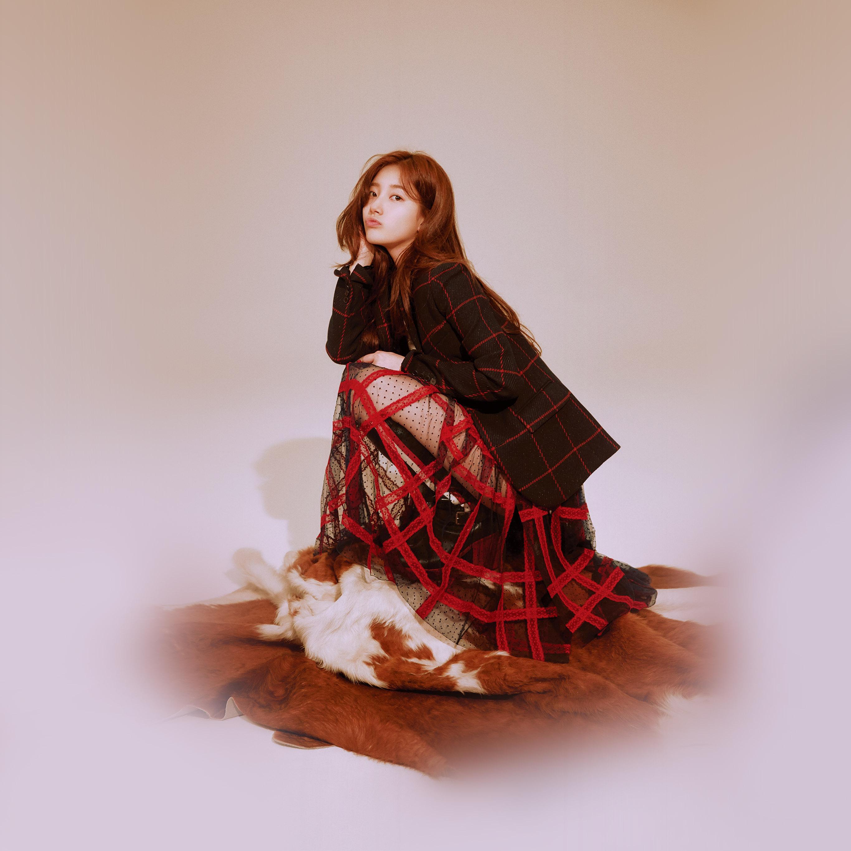 2732x2732 Suji Girl Fall Autumn Kpop Wallpaper