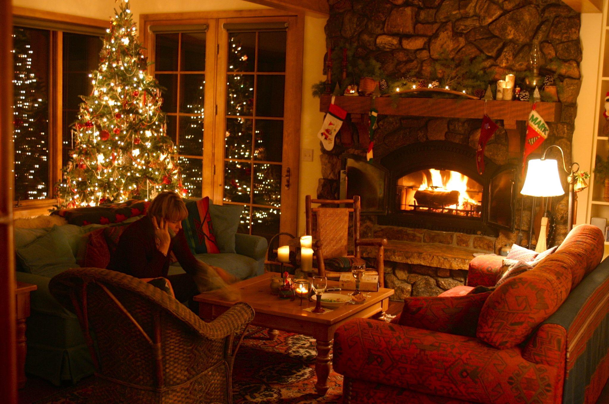 2048x1360 Cozy Winter Cottage Wallpaper