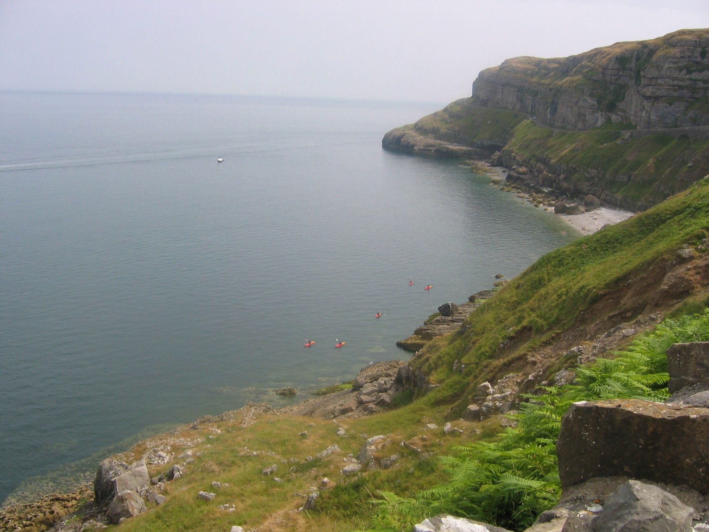 2272x1704 Oceans: Sea Irish View Rocks Looking Boats Cliffs Ocean Desktop